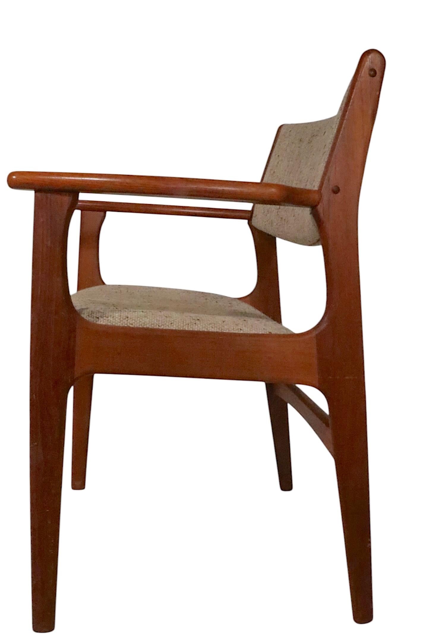 Ensemble de quatre chaises de salle à manger modernes danoises du milieu du siècle, att. to E. C.E. C. 1950/60 en vente 4