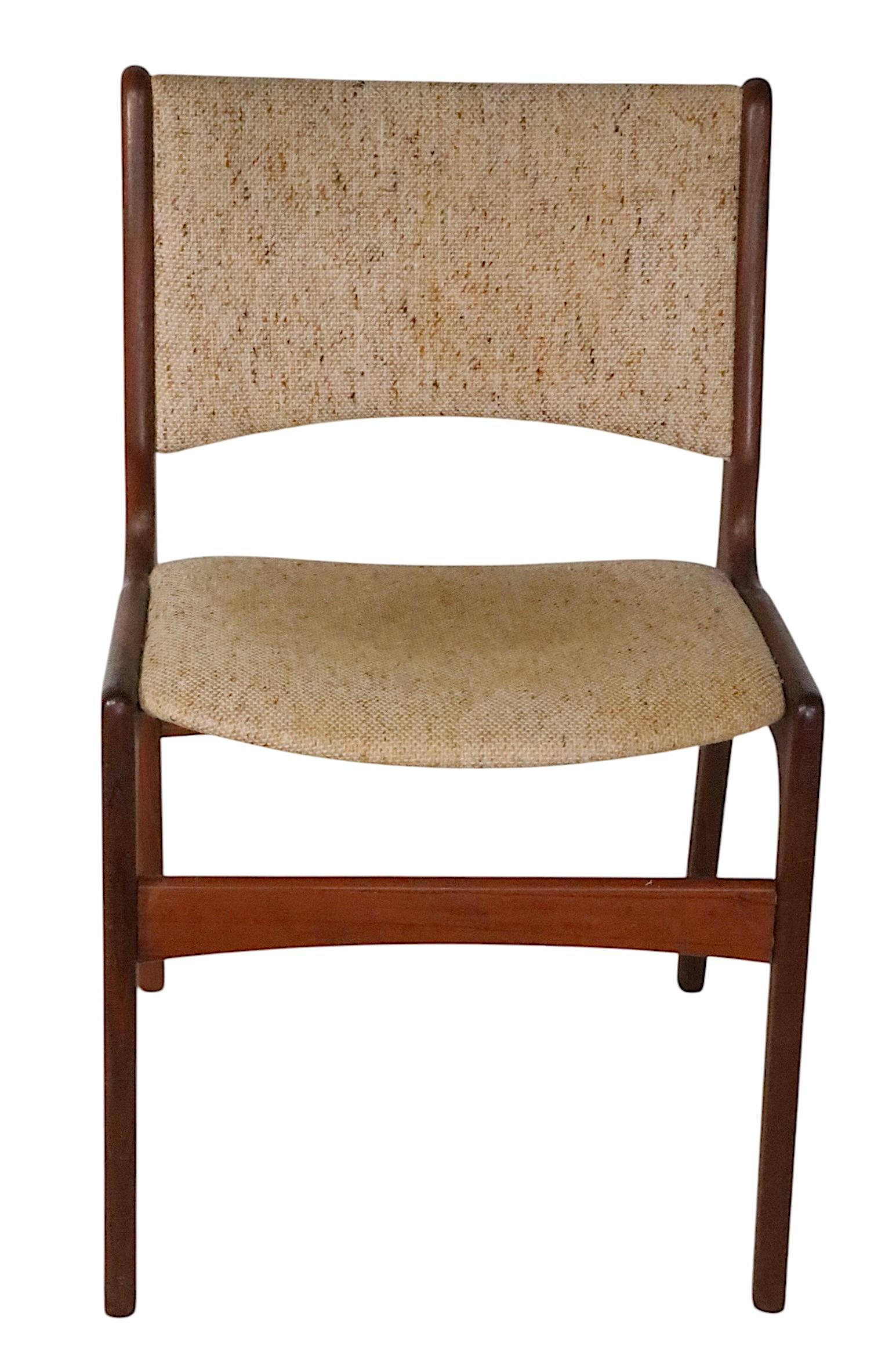 20ième siècle Ensemble de quatre chaises de salle à manger modernes danoises du milieu du siècle, att. to E. C.E. C. 1950/60 en vente