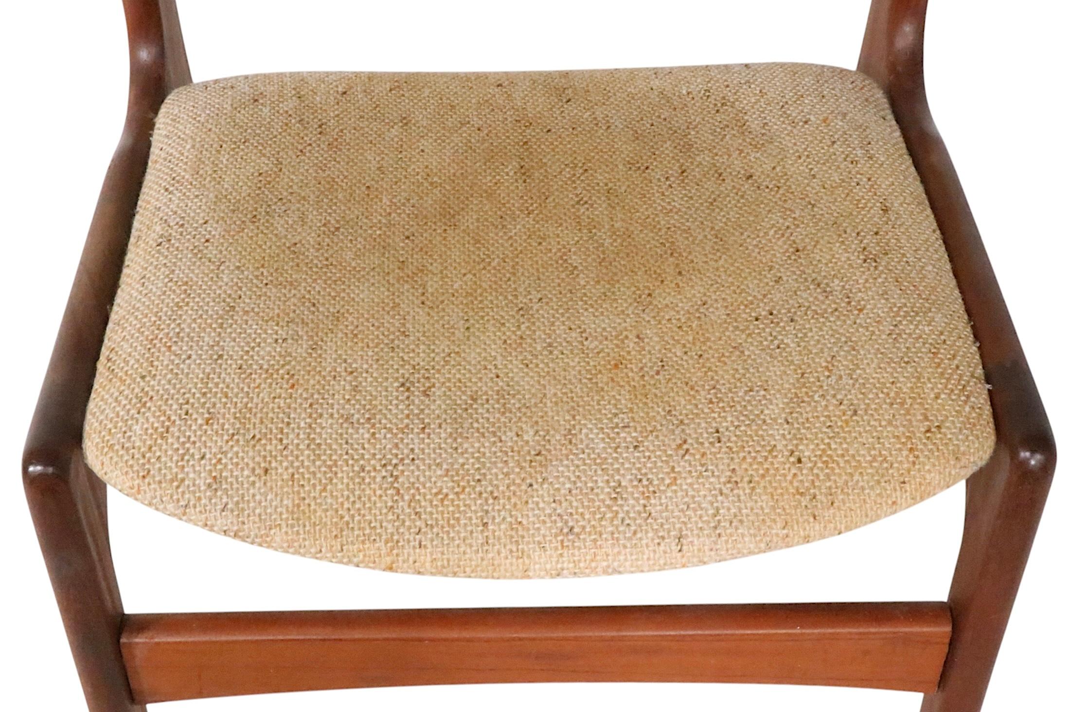 Ensemble de quatre chaises de salle à manger modernes danoises du milieu du siècle, att. to E. C.E. C. 1950/60 en vente 1