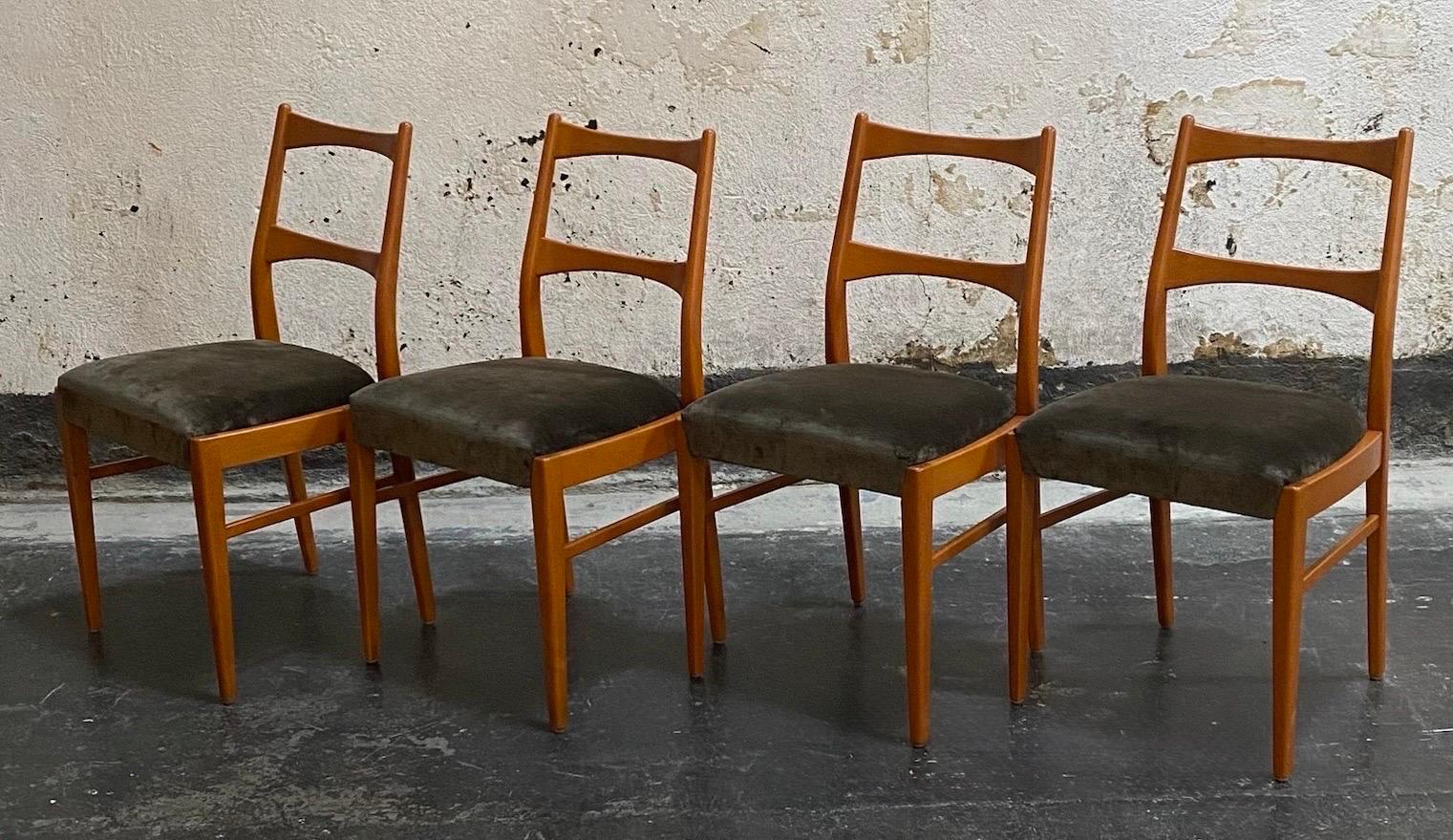 Ensemble de quatre chaises de salle à manger danoises modernes du milieu du siècle - entièrement restaurées Bon état - En vente à Atlanta, GA