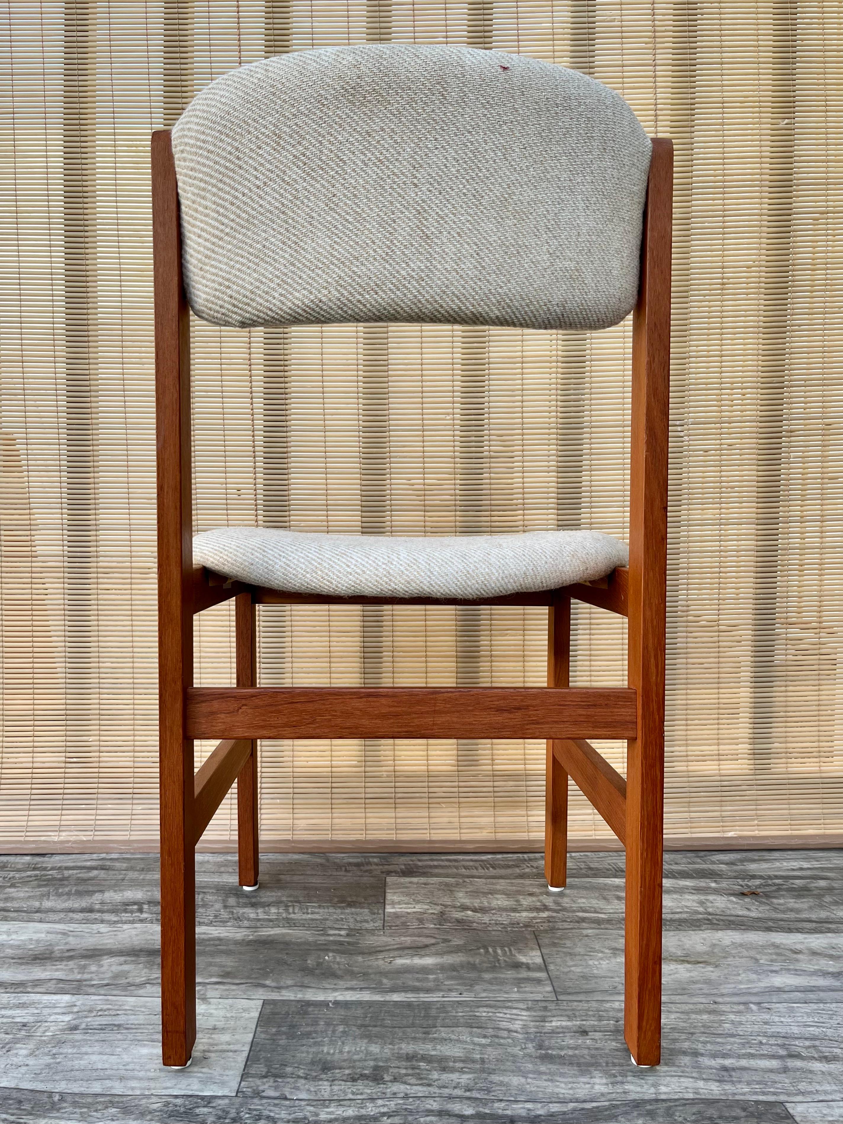 Juego de cuatro sillas de comedor de estilo moderno danés de mediados de siglo de Benny Linden Design en venta 5