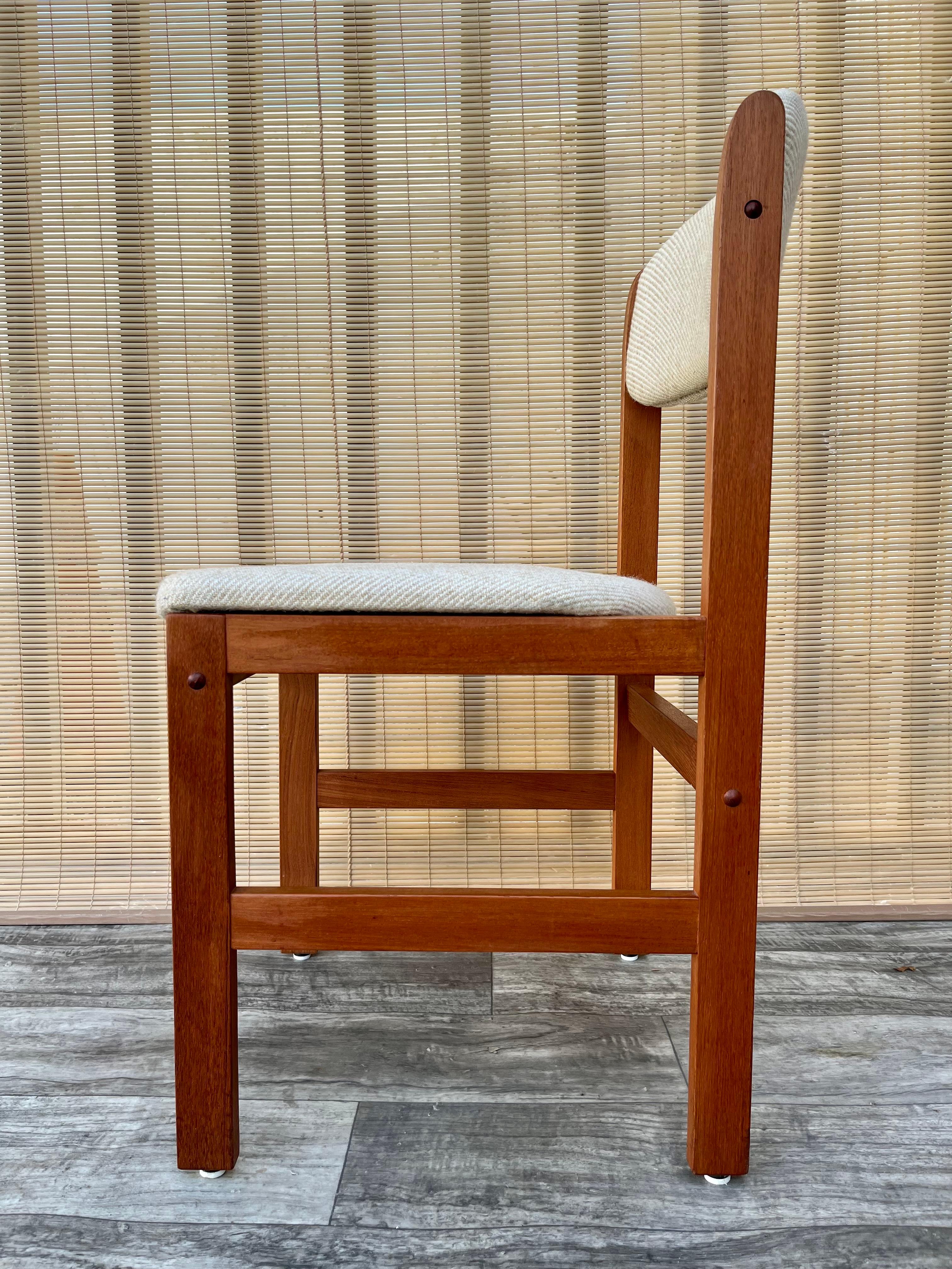 Juego de cuatro sillas de comedor de estilo moderno danés de mediados de siglo de Benny Linden Design en venta 6