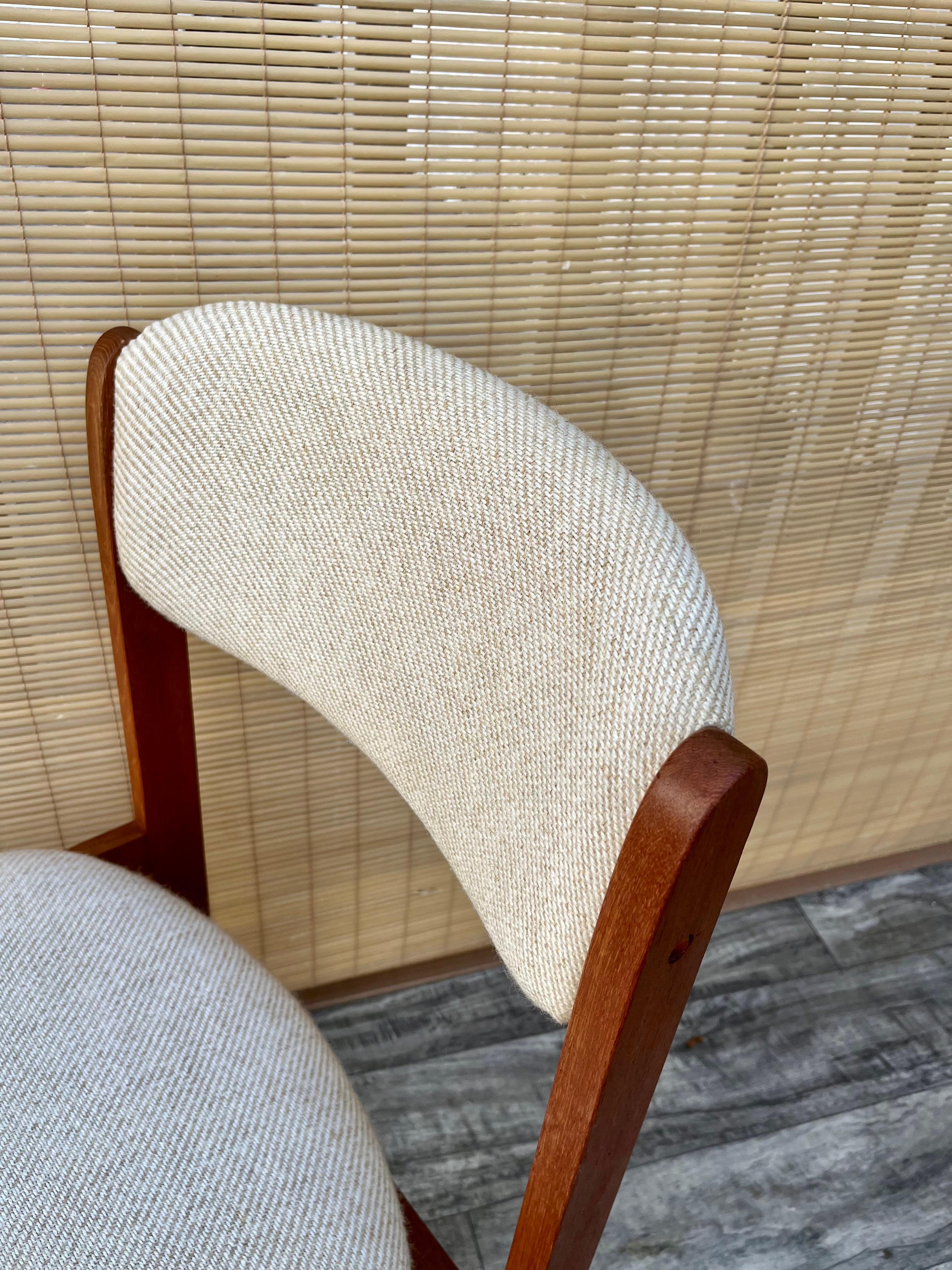 Juego de cuatro sillas de comedor de estilo moderno danés de mediados de siglo de Benny Linden Design en venta 7