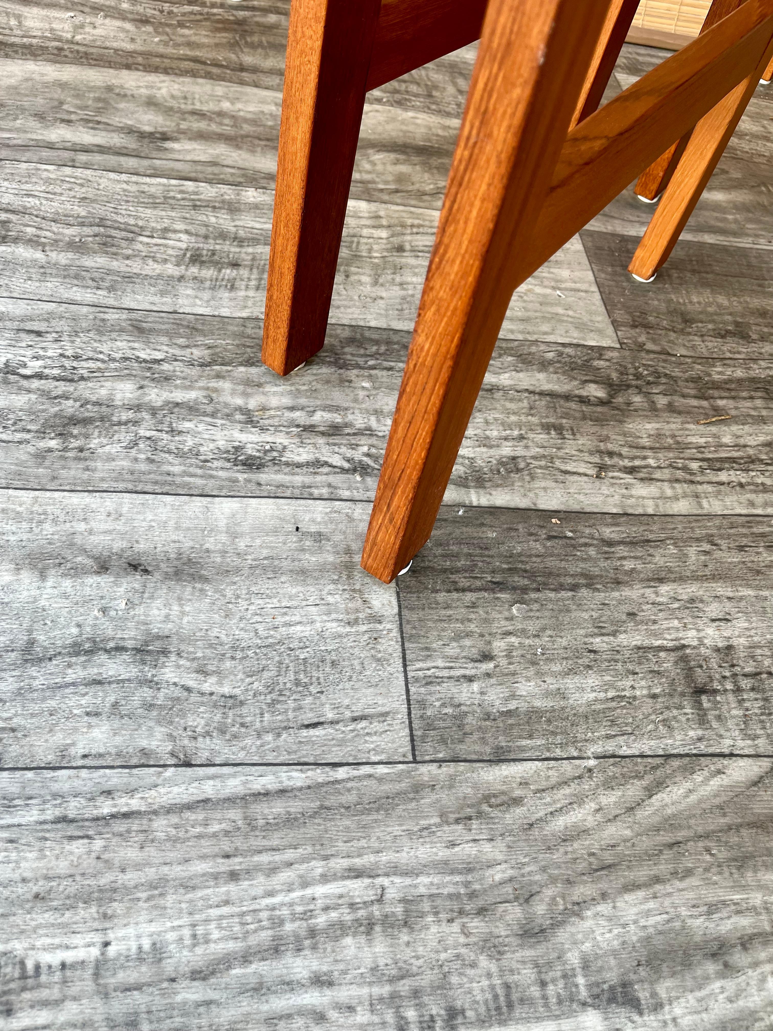 Juego de cuatro sillas de comedor de estilo moderno danés de mediados de siglo de Benny Linden Design en venta 9