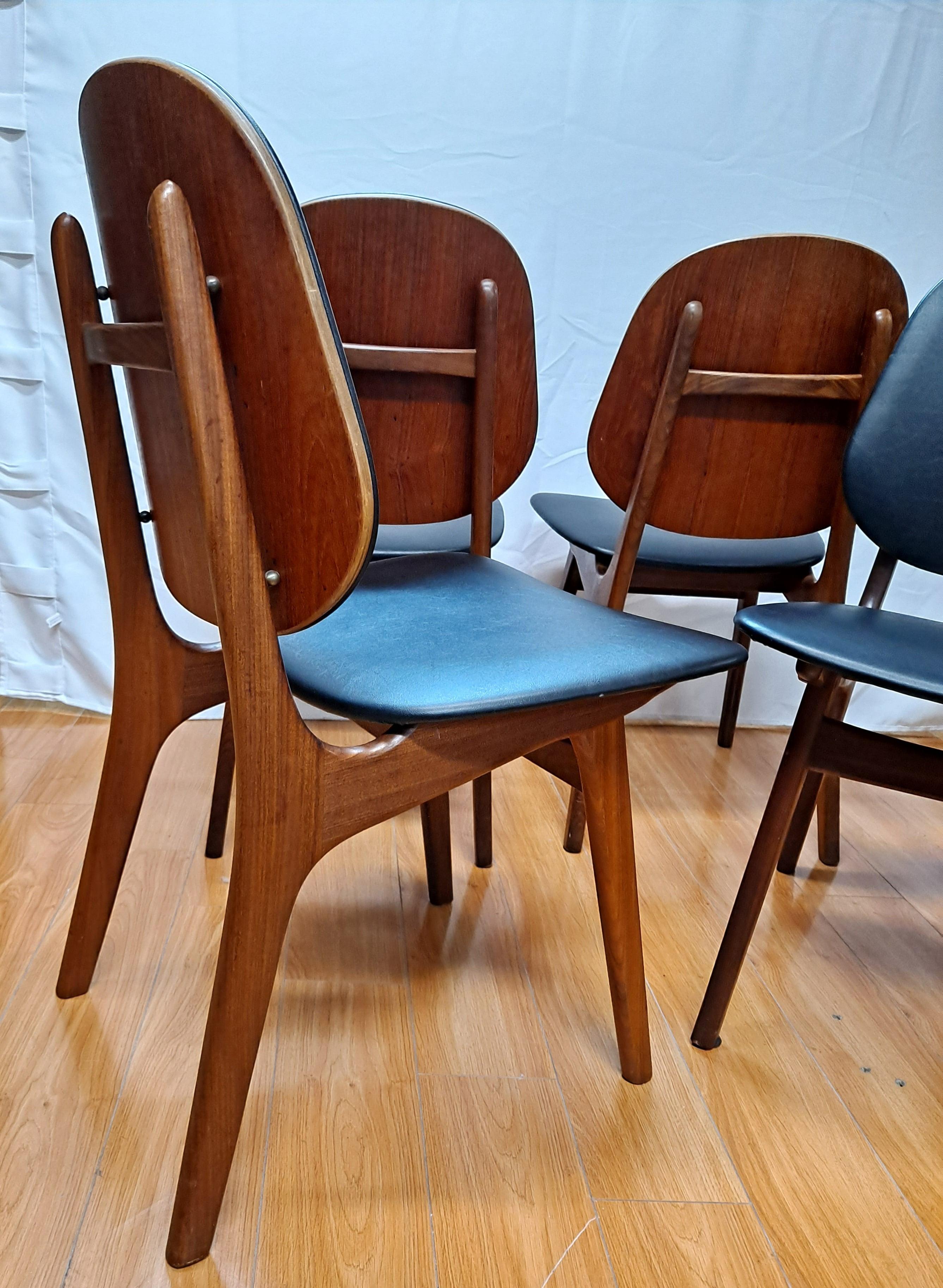 Set of Four Mid-century Danish Teak Dining Chairs by Arne-Hovmand Olsen

18.5