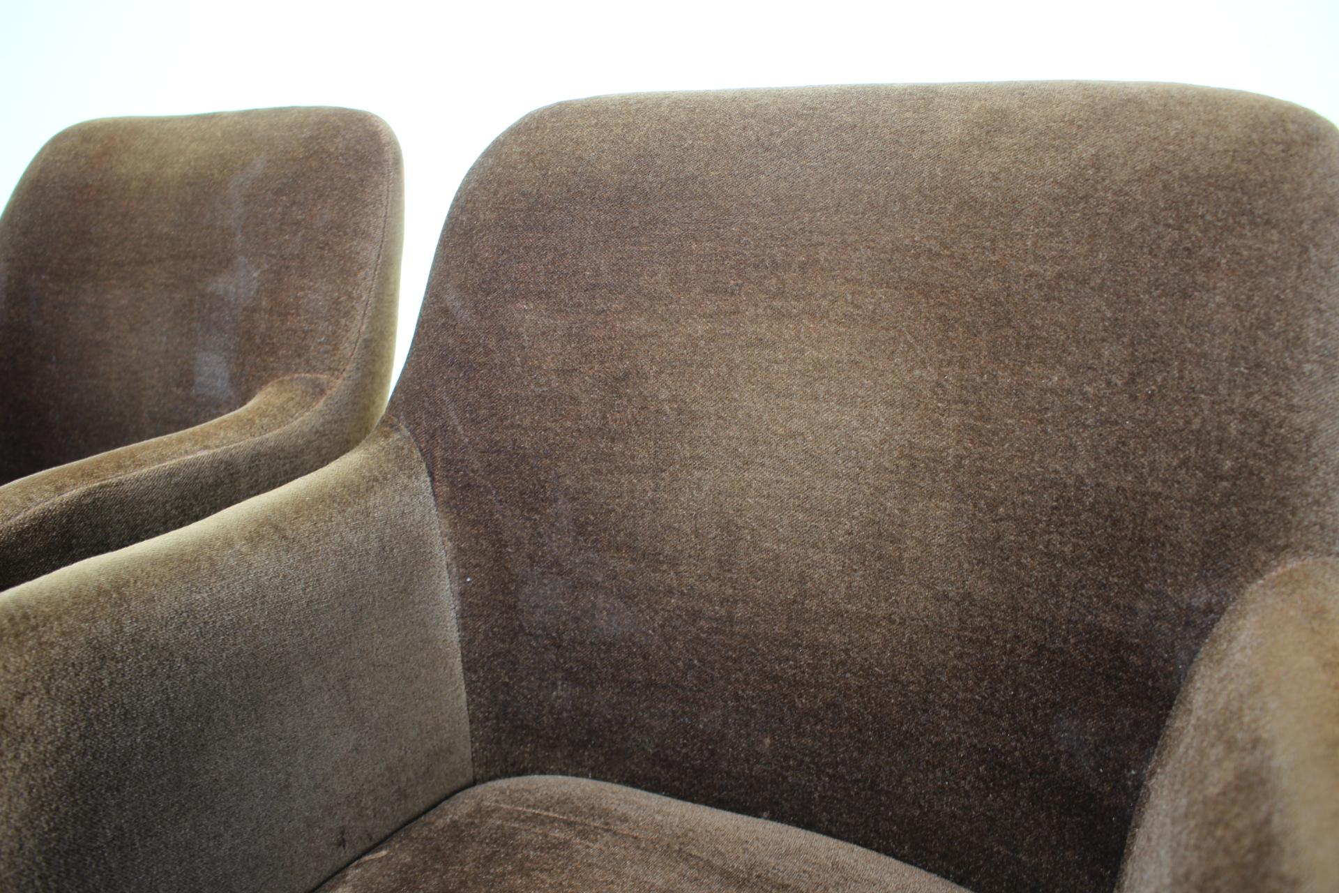 Late 20th Century Set of Four Midcentury Design Swivel Office Armchairs, 1970s