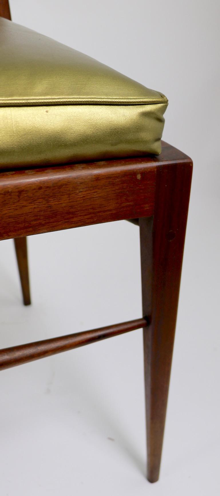 Conjunto de cuatro sillas de comedor de mediados de siglo atribuidas a Harvey Probber en venta 4