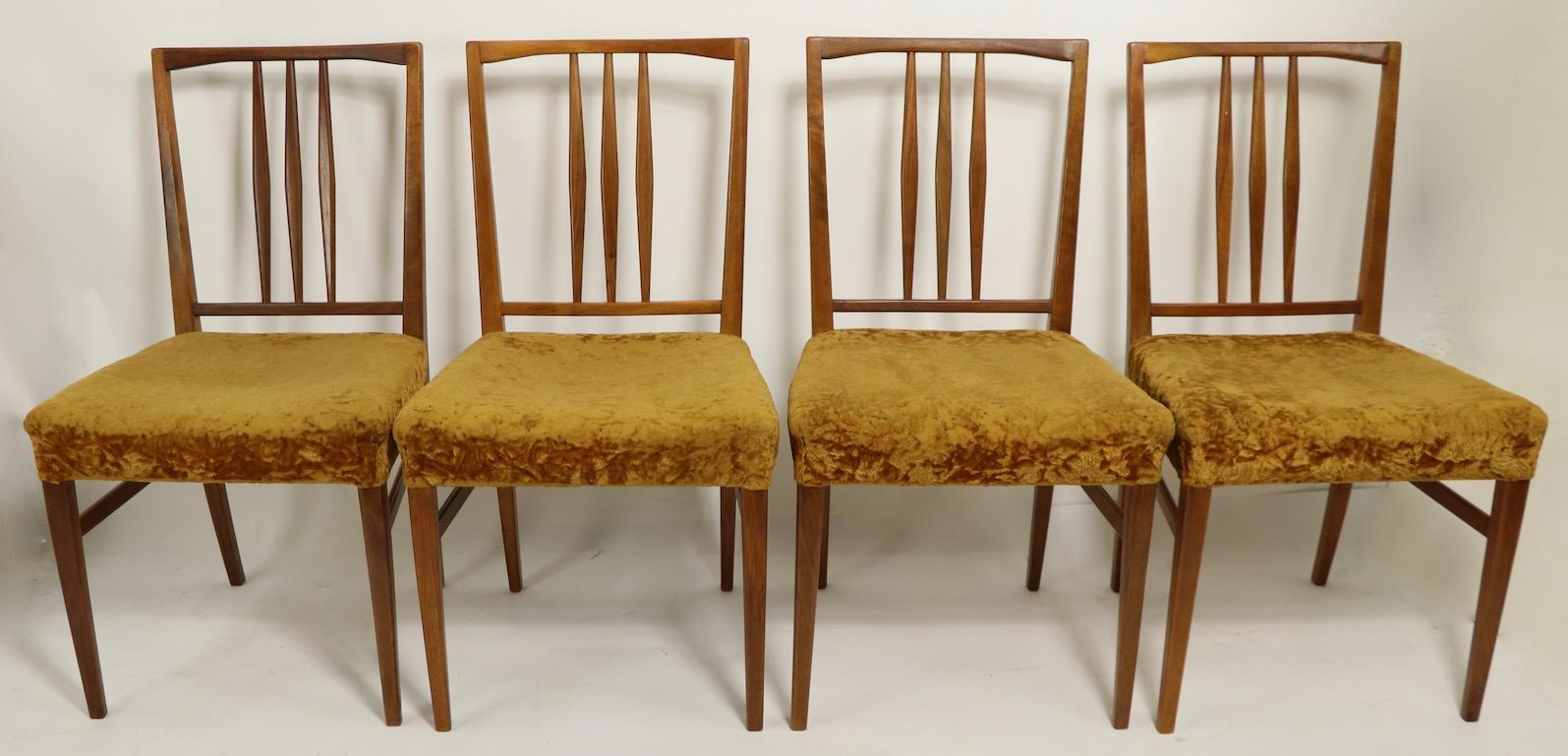 Elegant and graceful set of 4 dining chairs made by Gimson and Slater of England, and retailed by Heals London. The chairs have elongated sculpted diamond form back supports, and light and graceful frames, which are deceptively strong and sturdy.