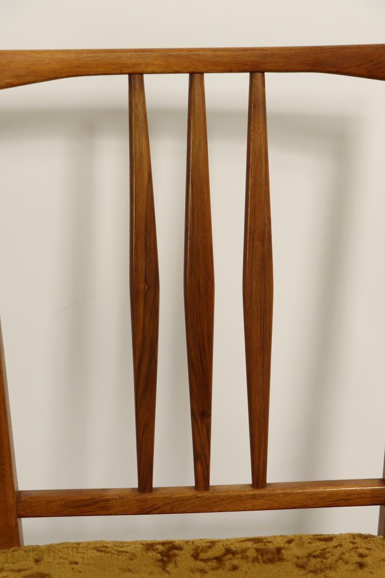 Tissu d'ameublement Ensemble de quatre chaises de salle à manger du milieu du siècle par Gimson Slater en vente
