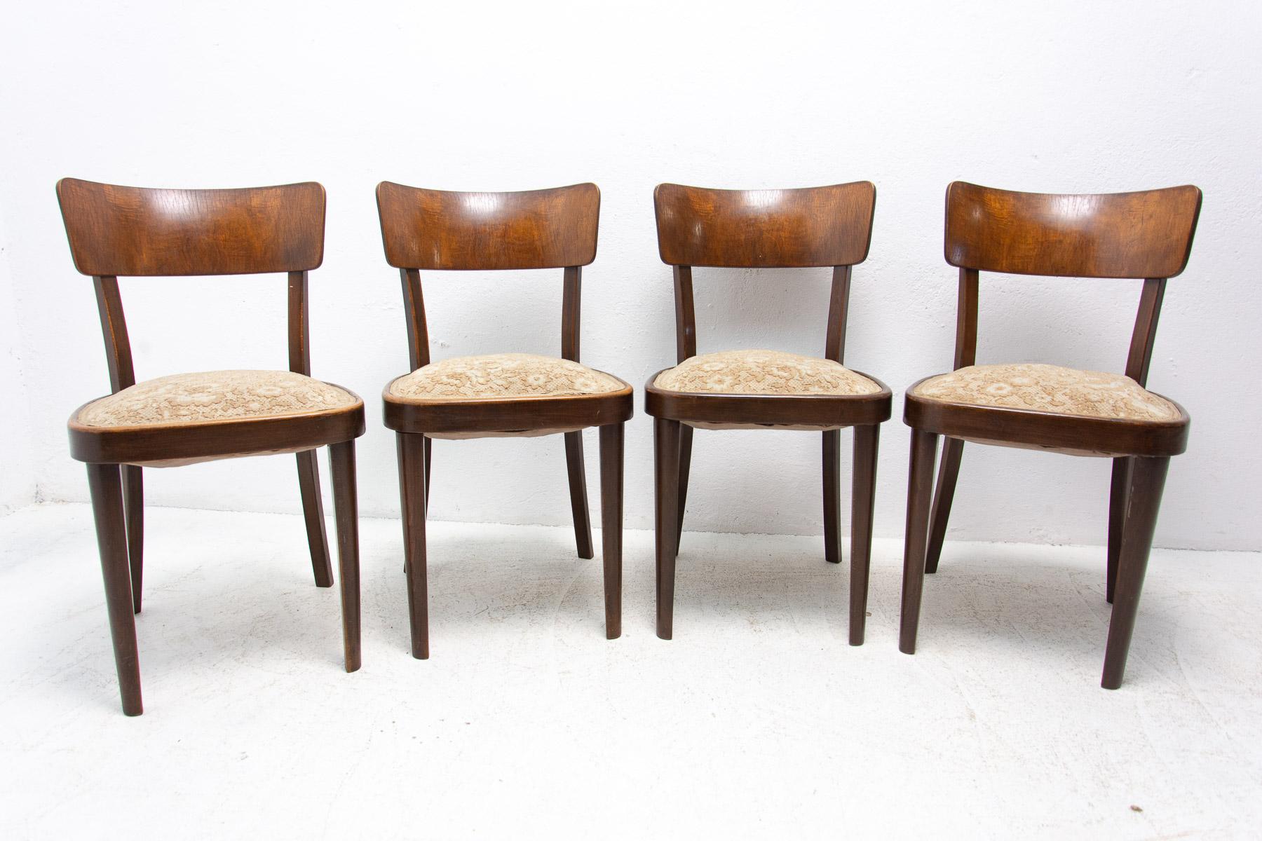 Dining chairs made in Czechoslovakia 1950´s. Walnut veneer, upholstered seats. In very good Vintage condition, with wear appropriate for the age of chairs. Price is for the set of four.

Measures: Height: 81 cm

Seat: 44×43 cm

Seat height: 48