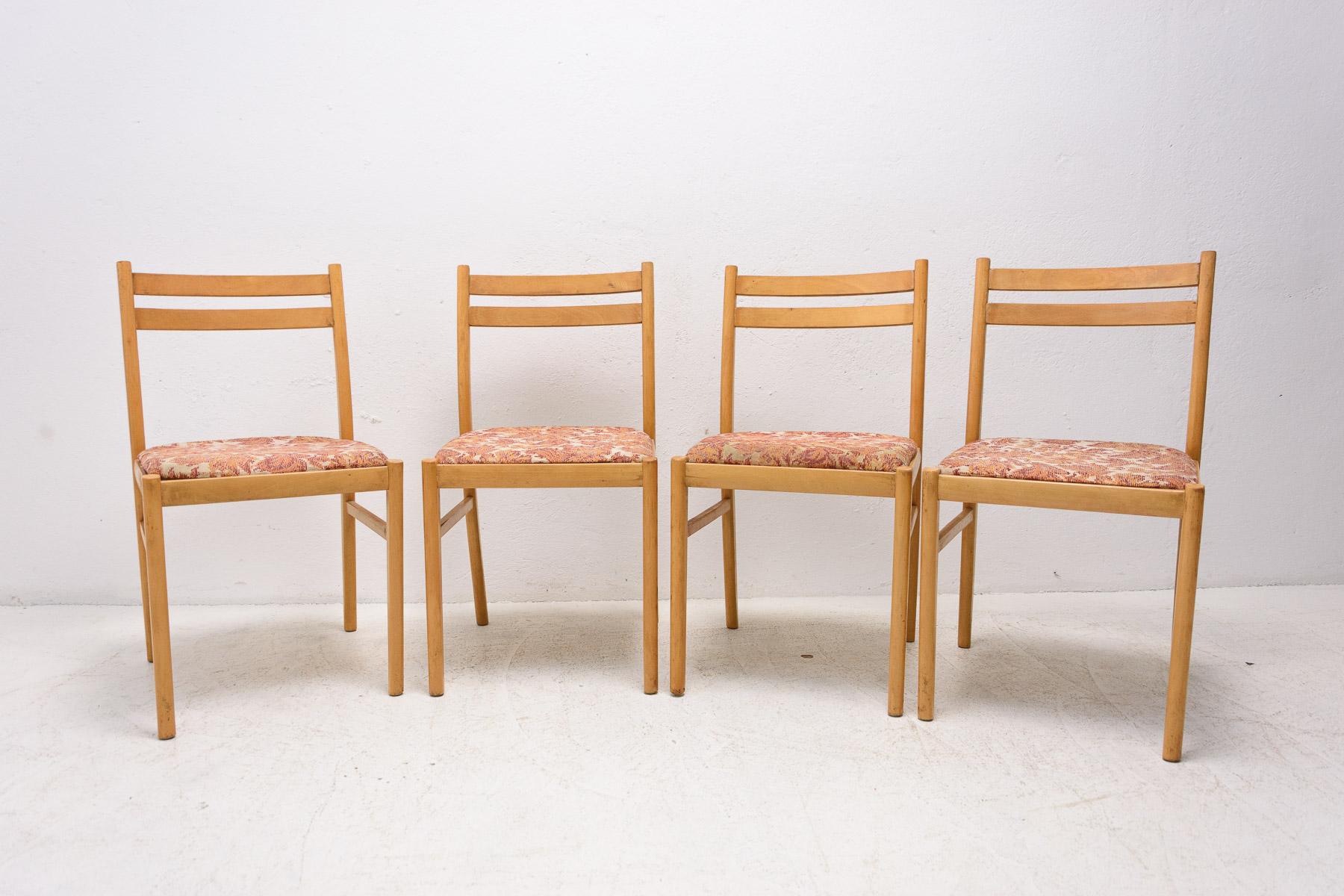 Mid century upholstered dining chairs, made in Czechoslovakia in the 1960´s. Beech wood, fabric. In good Vintage condition, without any damage, showing signs of age and using. Price is for the set of four.

Measures: Height: 80 cm

Seat: 42×41