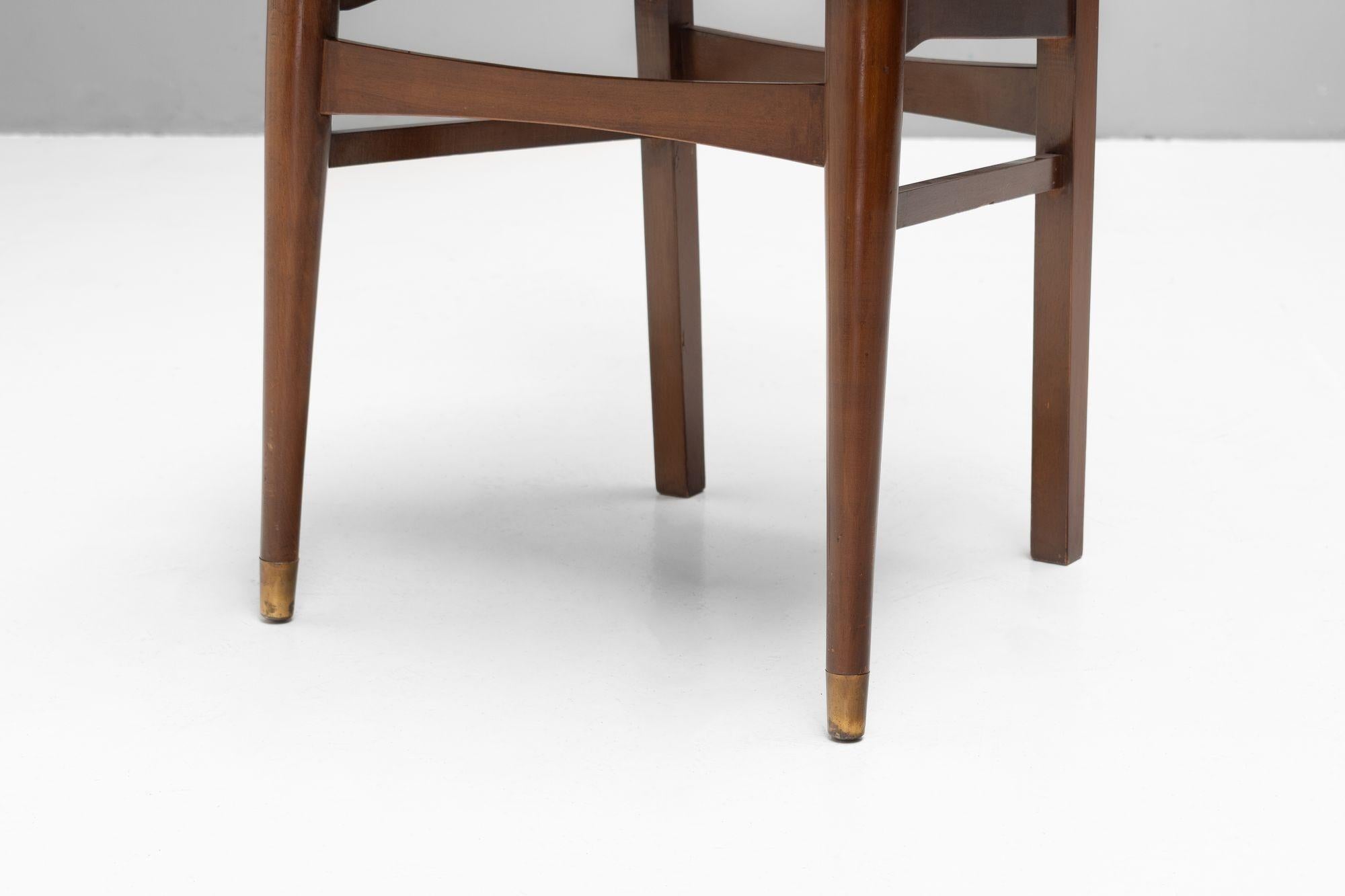 Ensemble de quatre chaises de salle à manger du milieu du siècle dernier en vente 2
