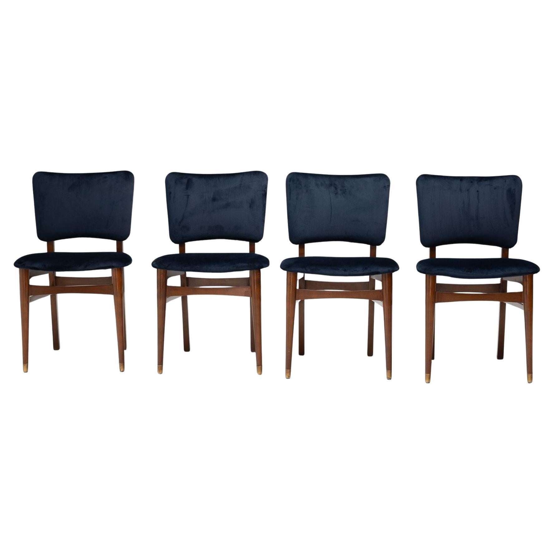 Ensemble de quatre chaises de salle à manger du milieu du siècle dernier