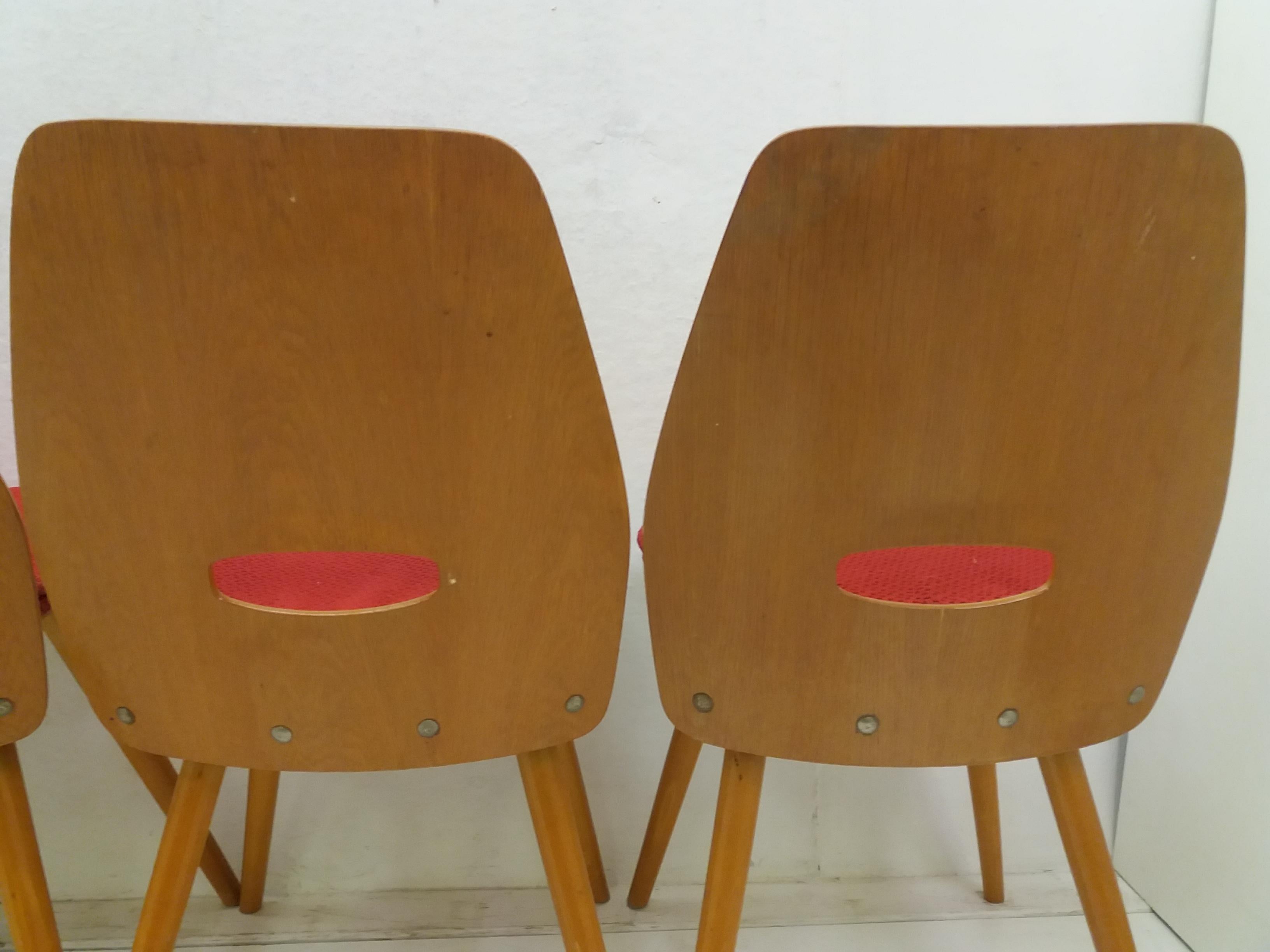 Tchèque Ensemble de quatre chaises de salle à manger du milieu du siècle / Tatra Pravenec, années 1960 en vente