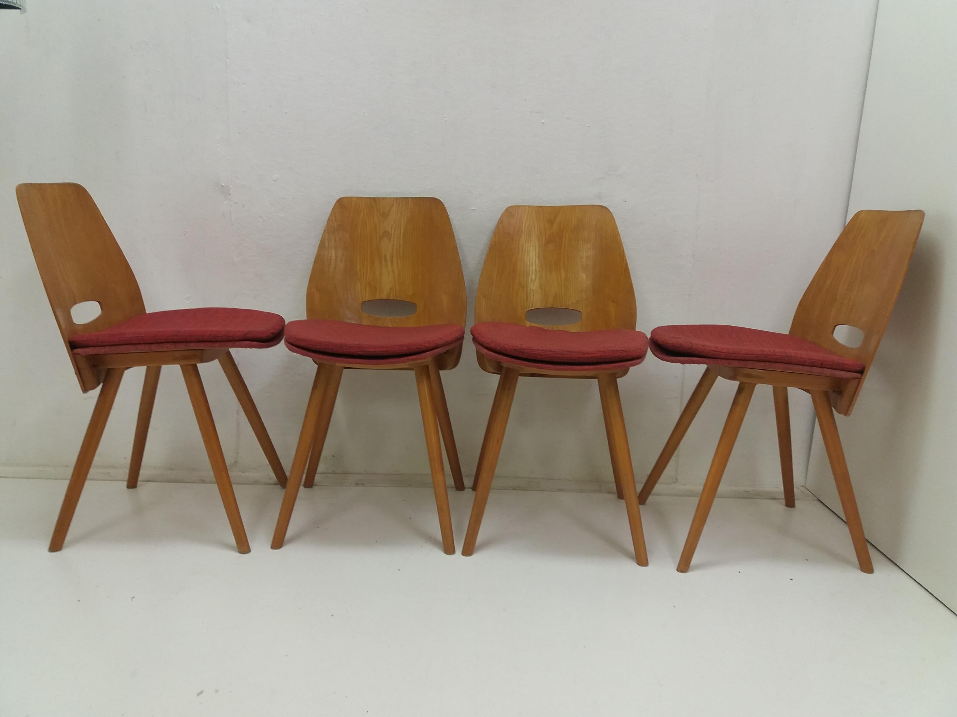 Milieu du XXe siècle Ensemble de quatre chaises de salle à manger du milieu du siècle / Tatra Pravenec, années 1960 en vente