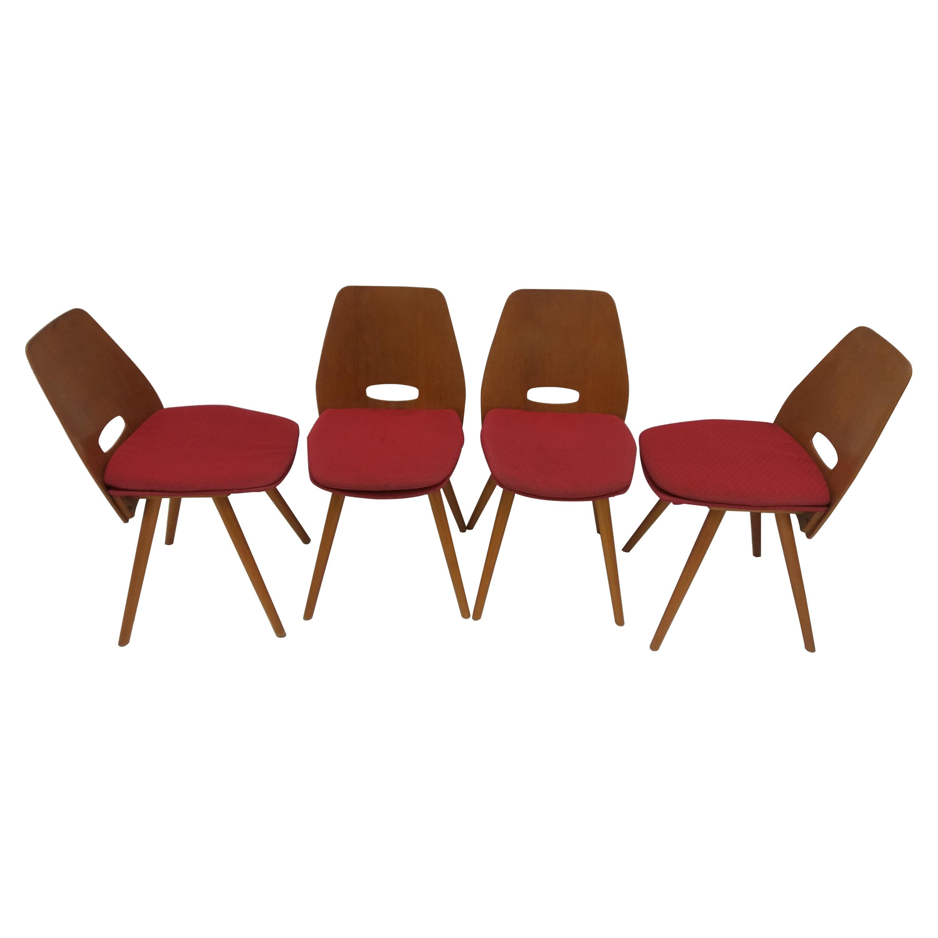 Ensemble de quatre chaises de salle à manger du milieu du siècle / Tatra Pravenec, années 1960 en vente