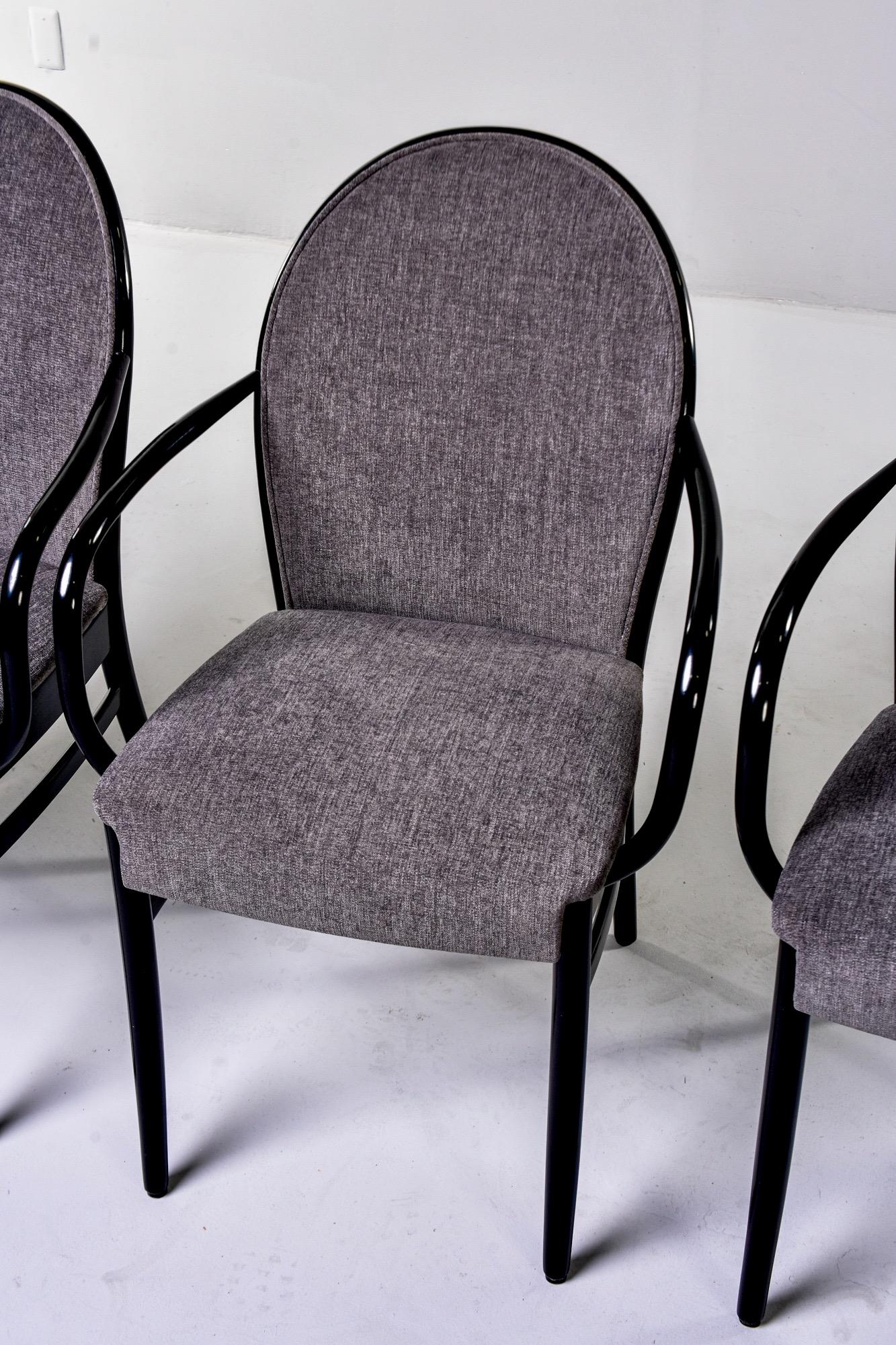 Satz von vier Stühlen aus ebonisiertem Bugholz aus der Mitte des Jahrhunderts (20. Jahrhundert) im Angebot