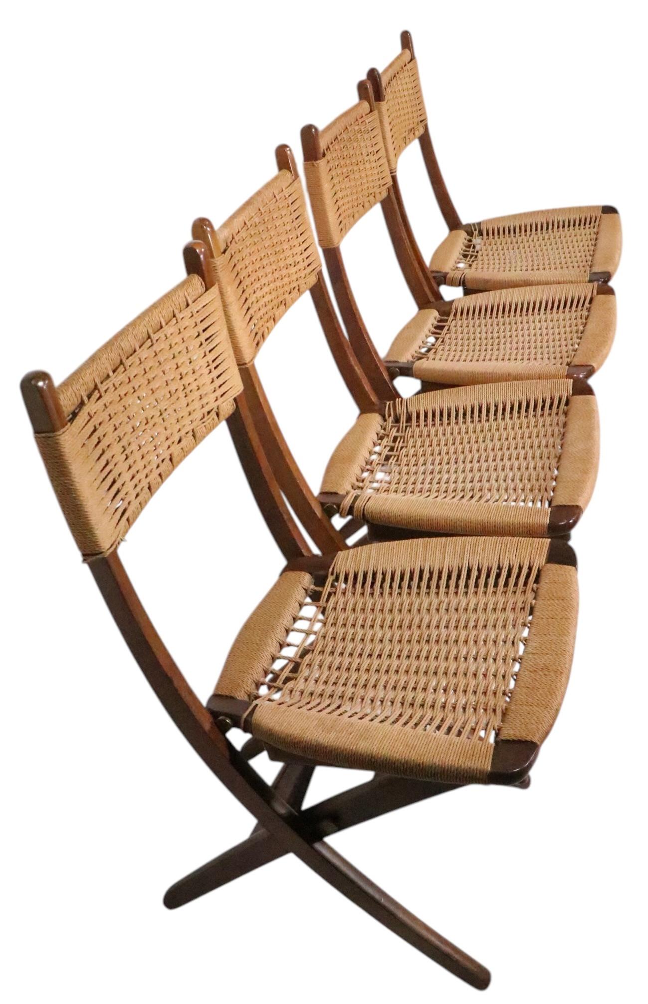 Juego de cuatro sillas de comedor plegables de cuerda de mediados de siglo, de Ebert Wels según Wegner en venta 2