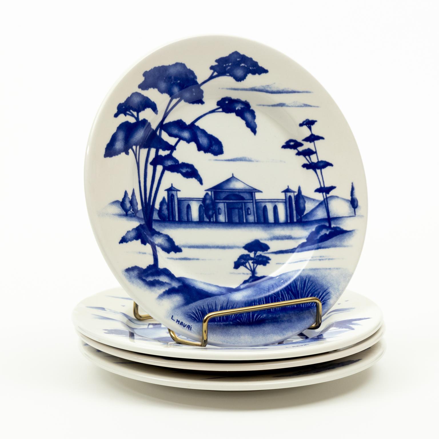 Set of Four Mid Century Hand Painted Chinoiserie Plates In Good Condition In Stamford, CT