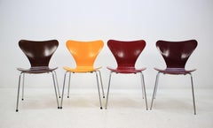 Set of Four Midcentury Iconic Chairs Arne Jacobsen for Fritz Hansen, Series 7