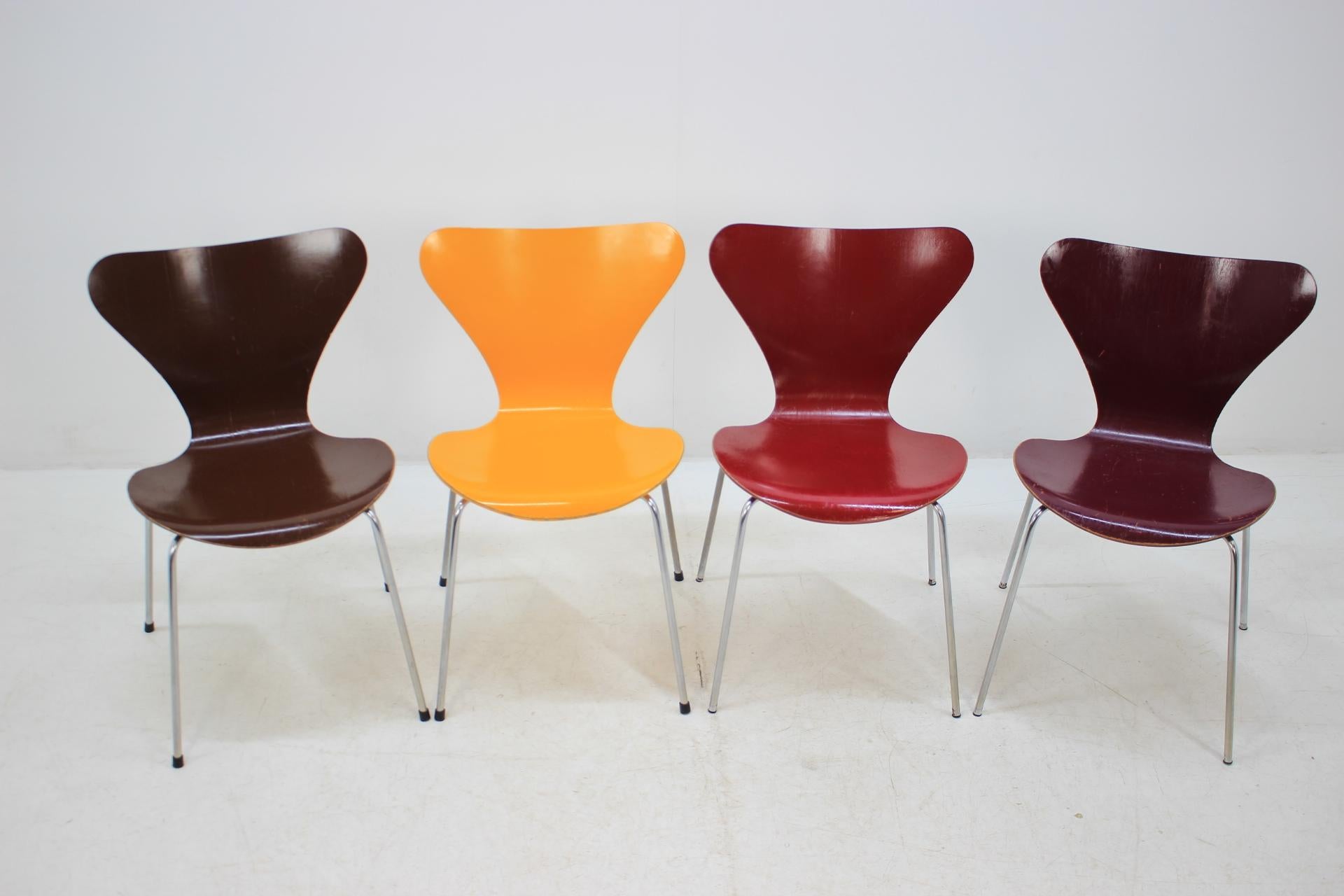 Late 20th Century Set of Four Midcentury Iconic Chairs Arne Jacobsen for Fritz Hansen, Series 7