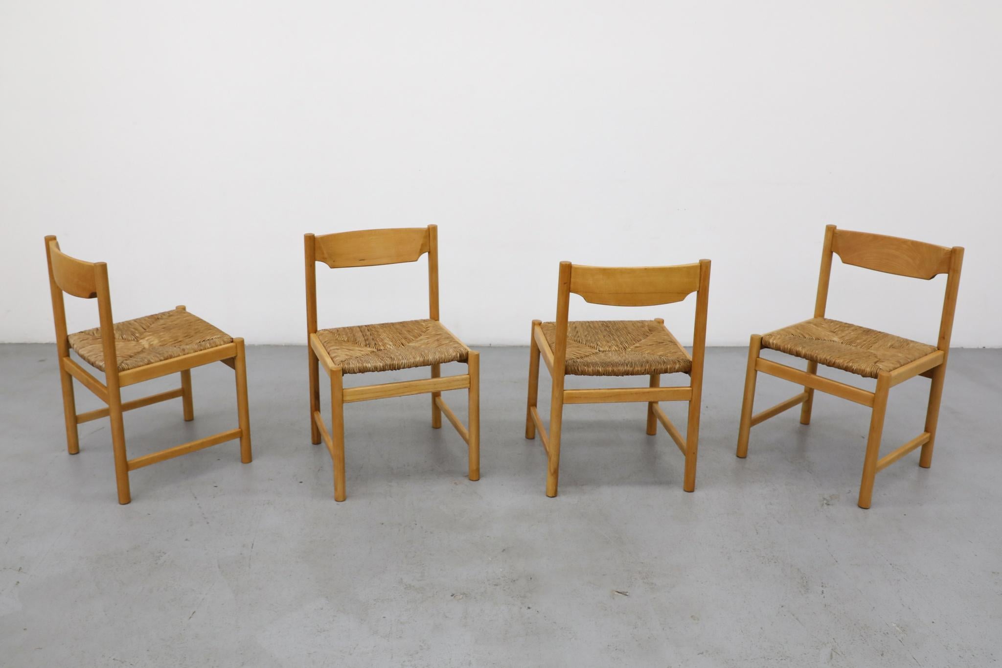 Set of Four Mid-Century Magistretti Style Pine Dining Chairs w/ Rush Seats im Angebot 3