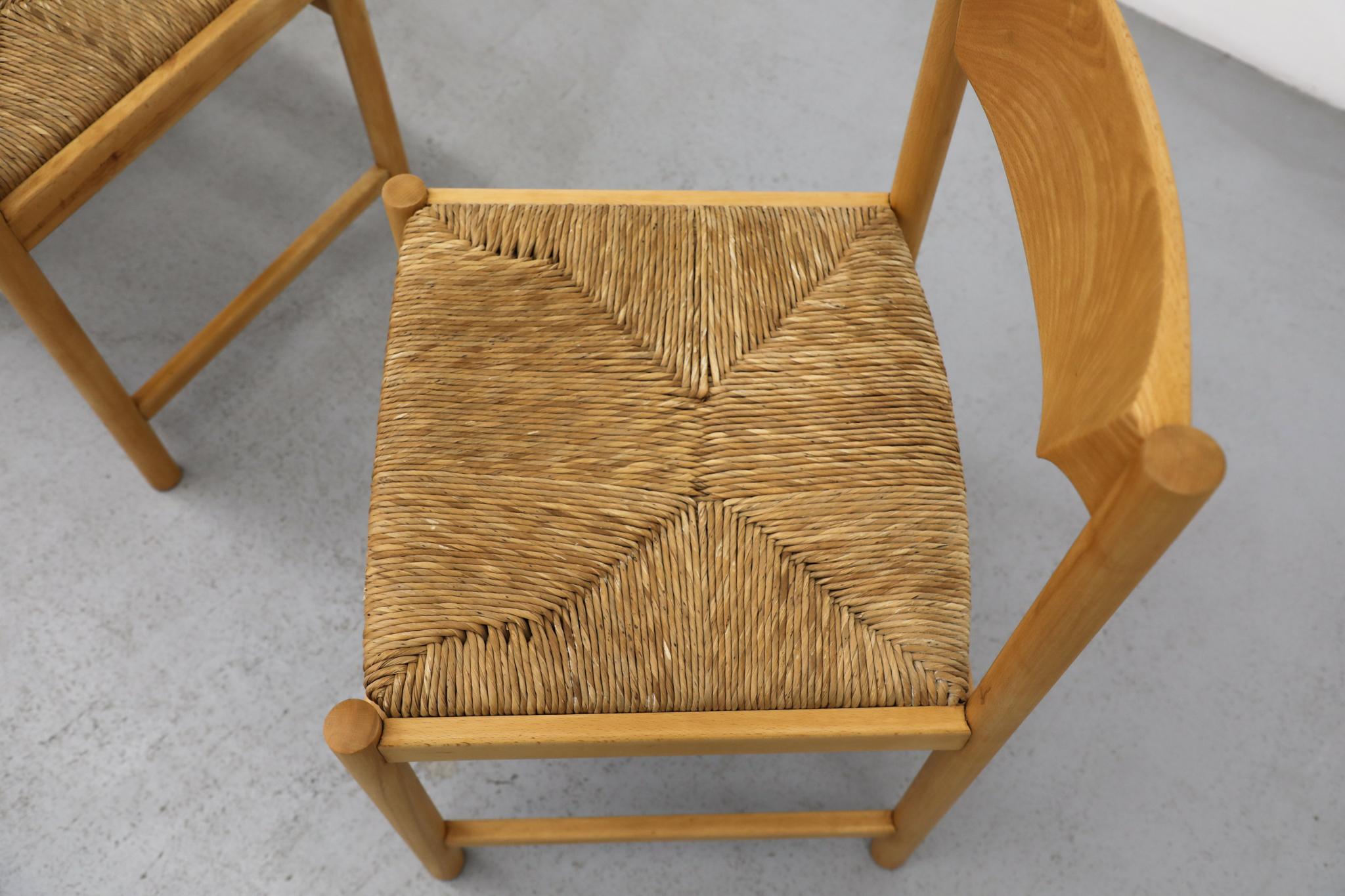 Set of Four Mid-Century Magistretti Style Pine Dining Chairs w/ Rush Seats im Angebot 6