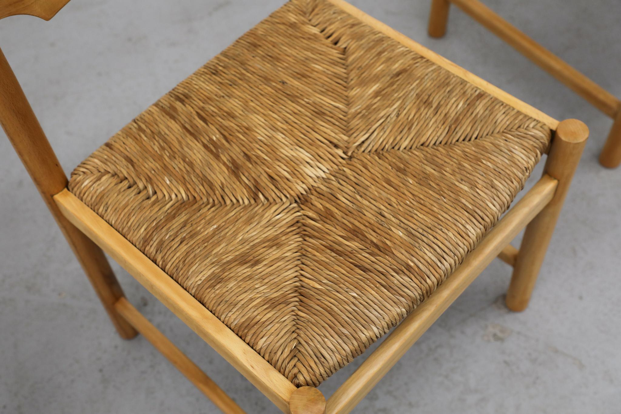 Set of Four Mid-Century Magistretti Style Pine Dining Chairs w/ Rush Seats im Angebot 10