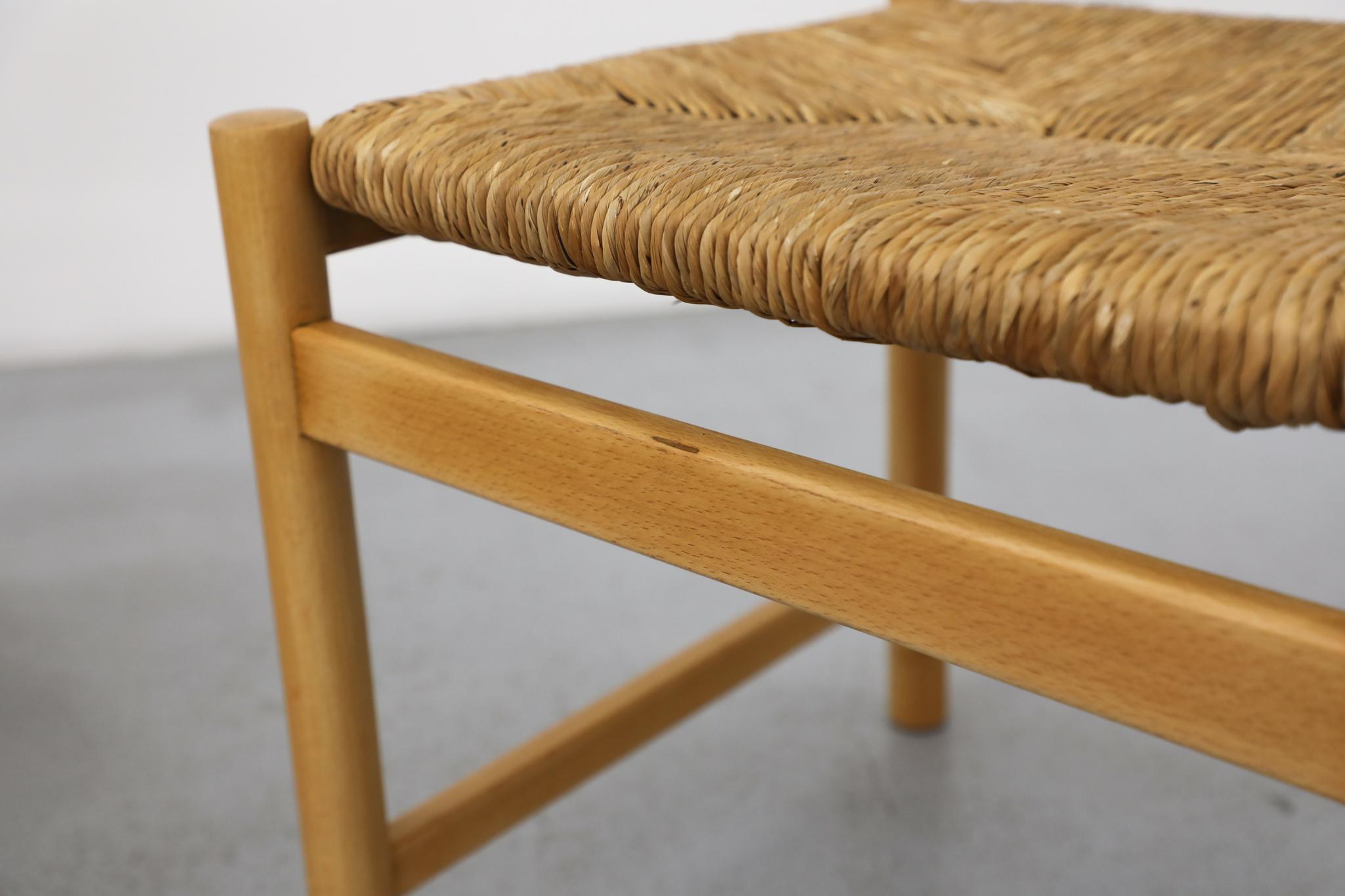 Set of Four Mid-Century Magistretti Style Pine Dining Chairs w/ Rush Seats im Angebot 12