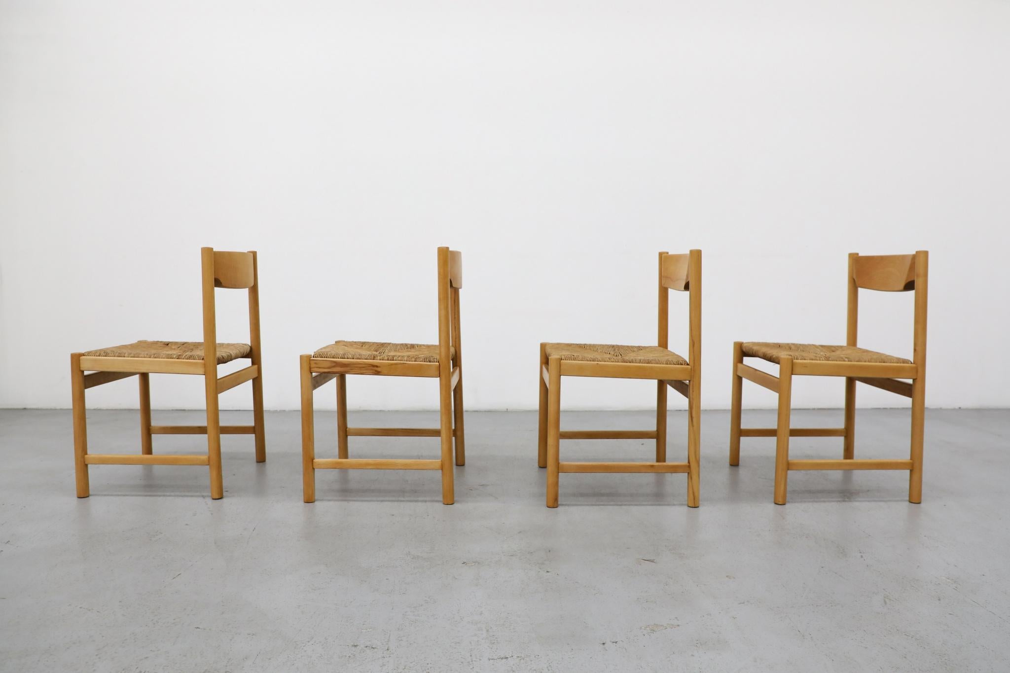 Set of Four Mid-Century Magistretti Style Pine Dining Chairs w/ Rush Seats (Niederländisch) im Angebot