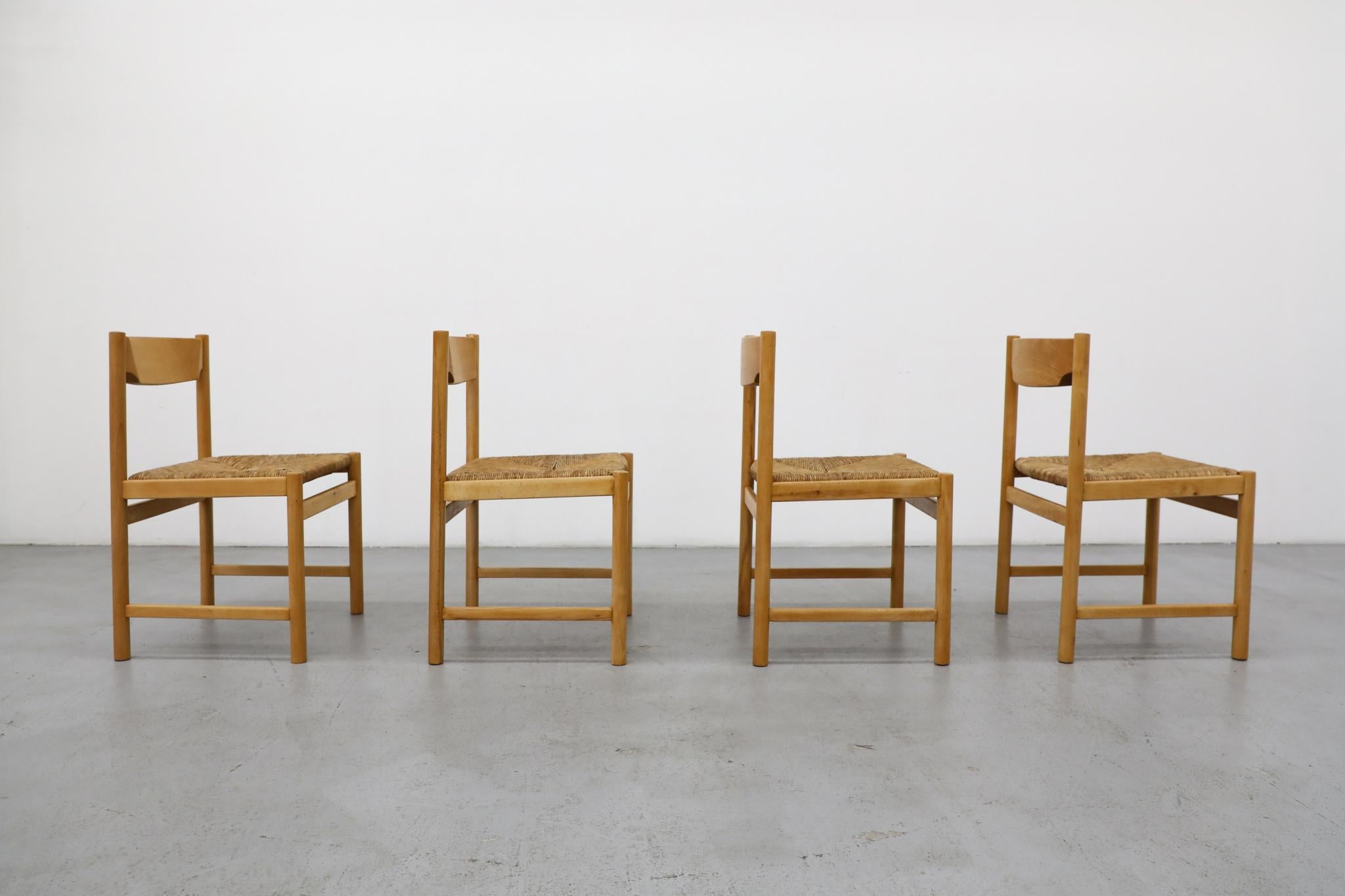 Set of Four Mid-Century Magistretti Style Pine Dining Chairs w/ Rush Seats im Angebot 1