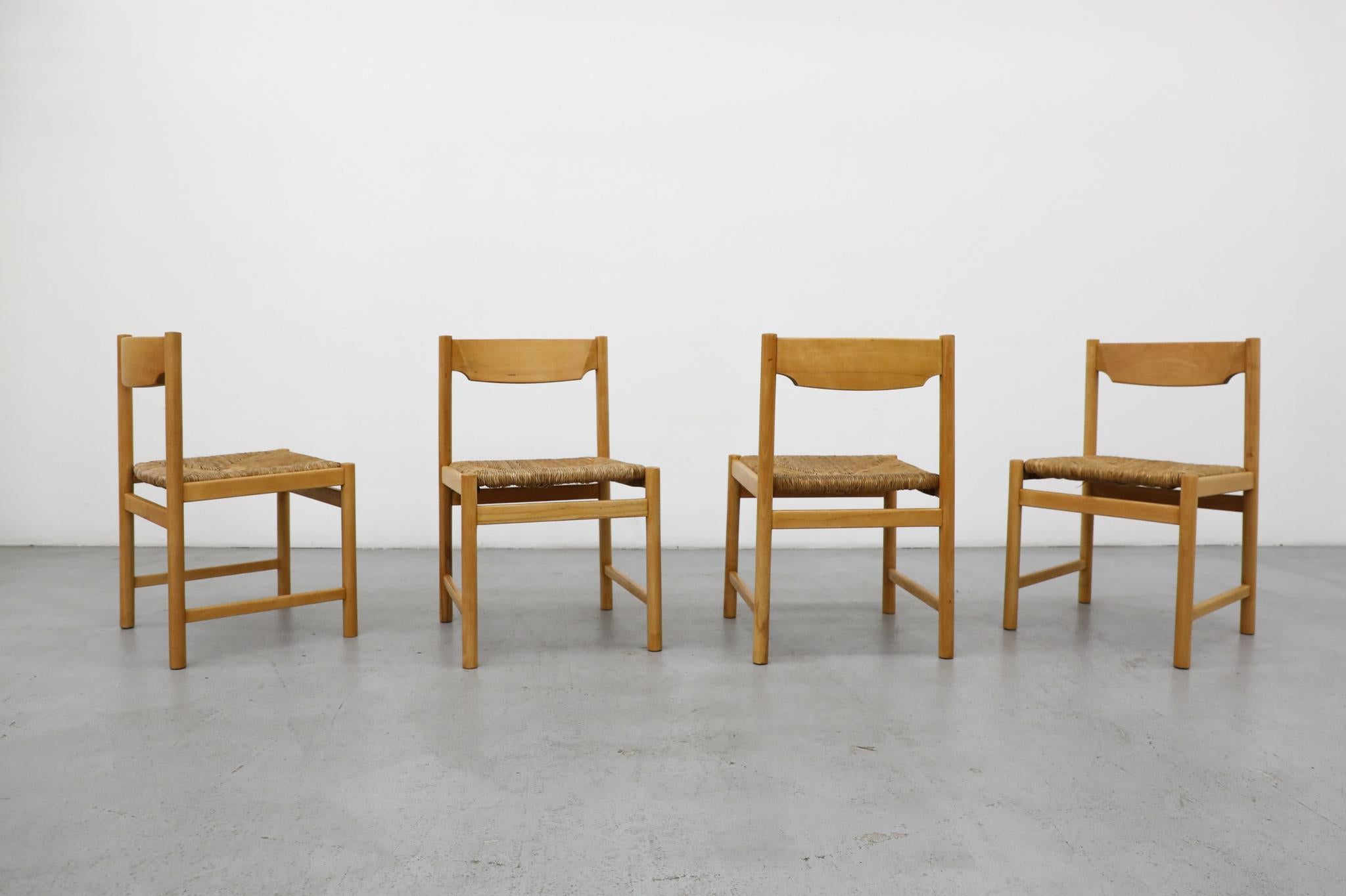 Set of Four Mid-Century Magistretti Style Pine Dining Chairs w/ Rush Seats im Angebot 2