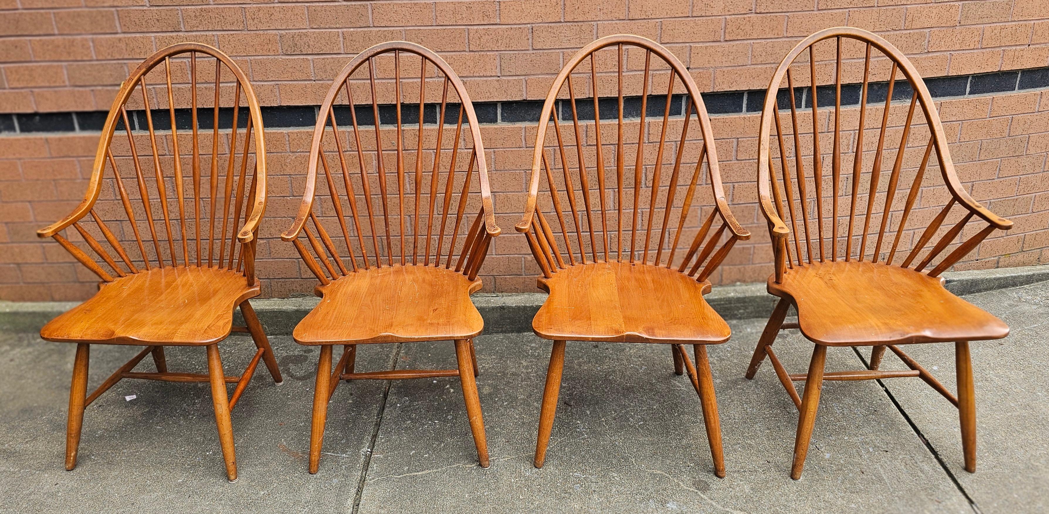 Set of Four Mid Century Maple Windsor Style Continuous Armchairs In Good Condition For Sale In Germantown, MD