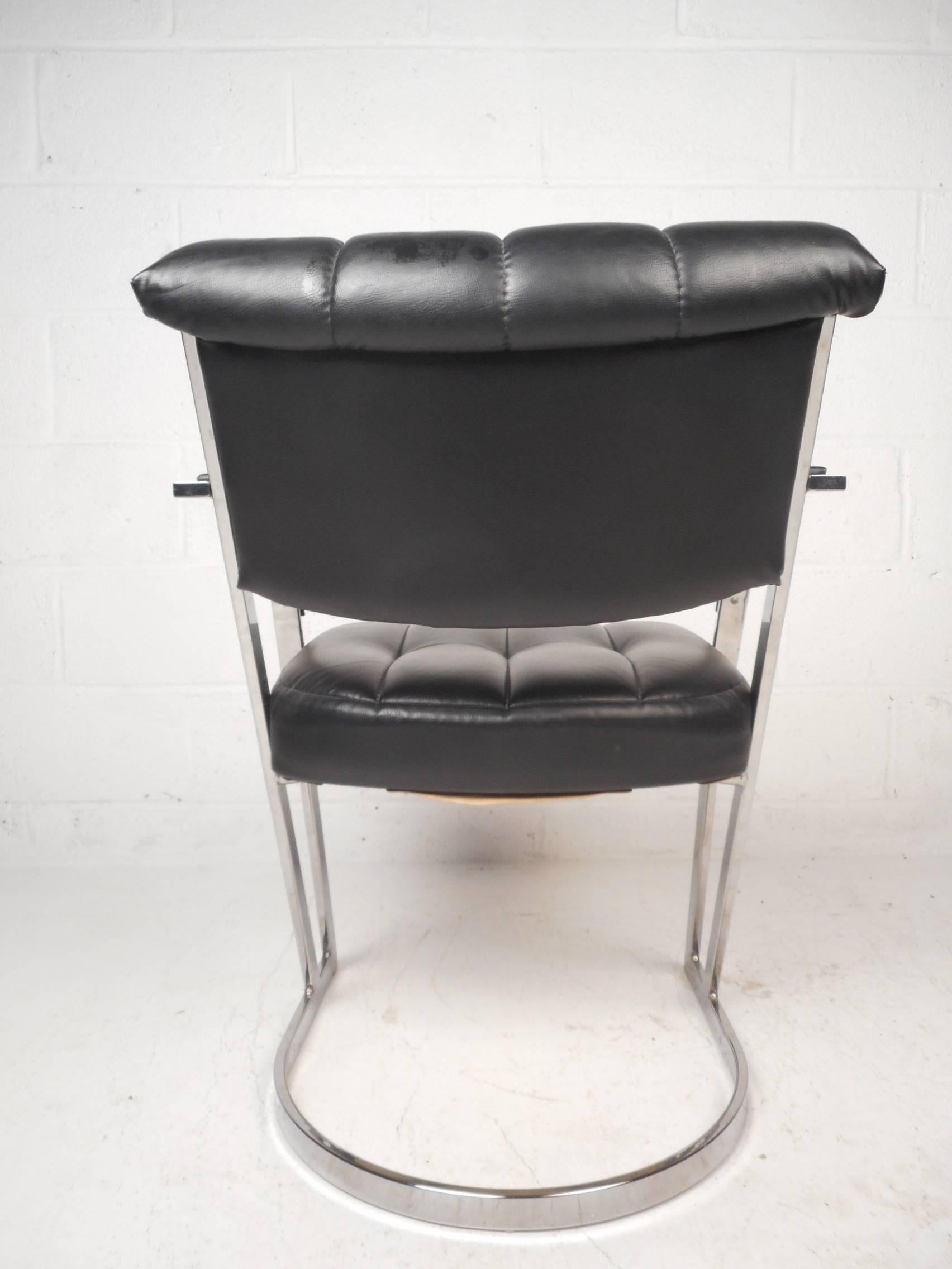 Late 20th Century Set of Four Mid-Century Milo Baughman Style Cantilever Chairs For Sale