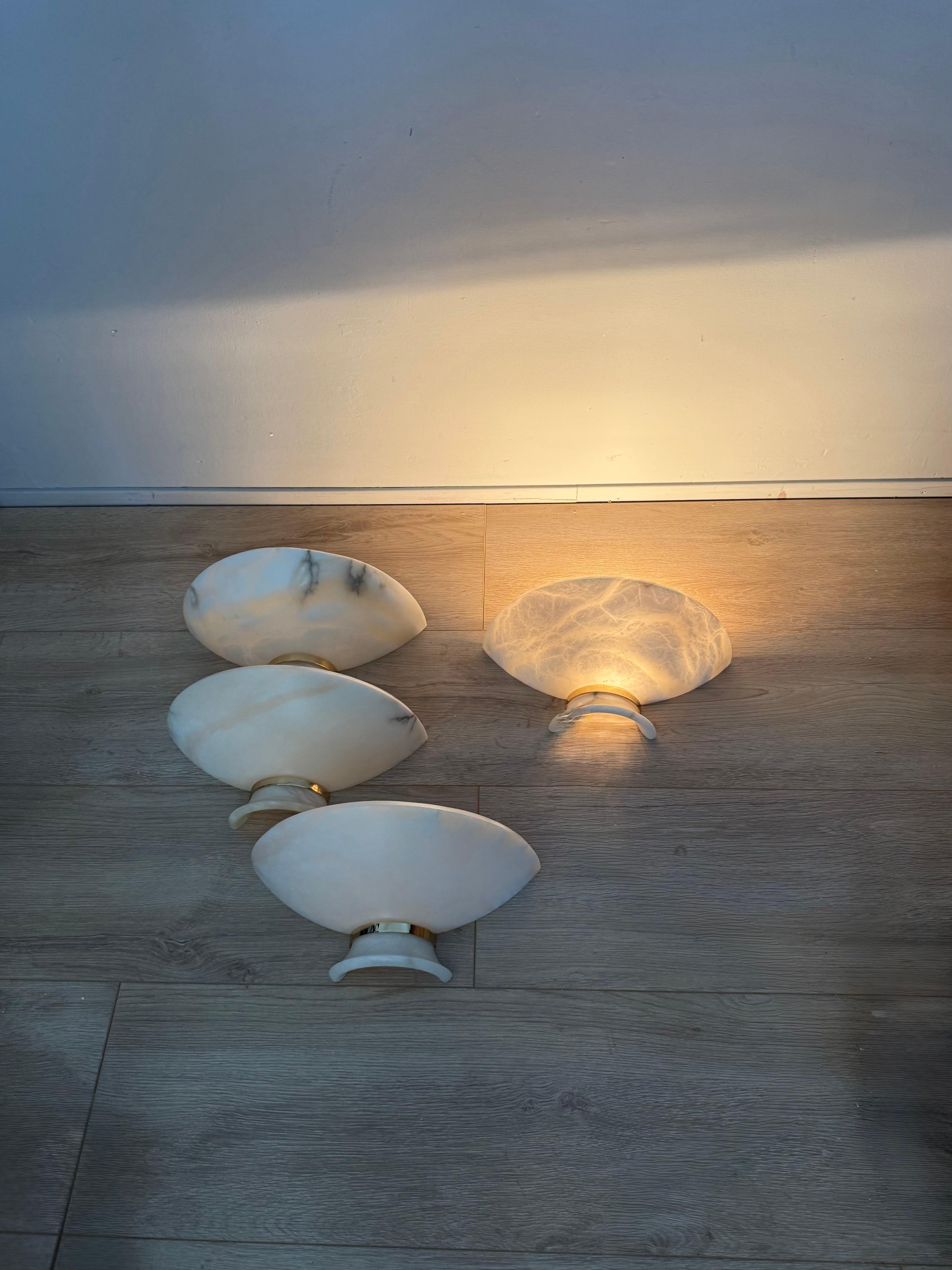 Set di quattro lampade da parete in ottone e alabastro della modernità di metà secolo, Italia, anni '70 in vendita 10