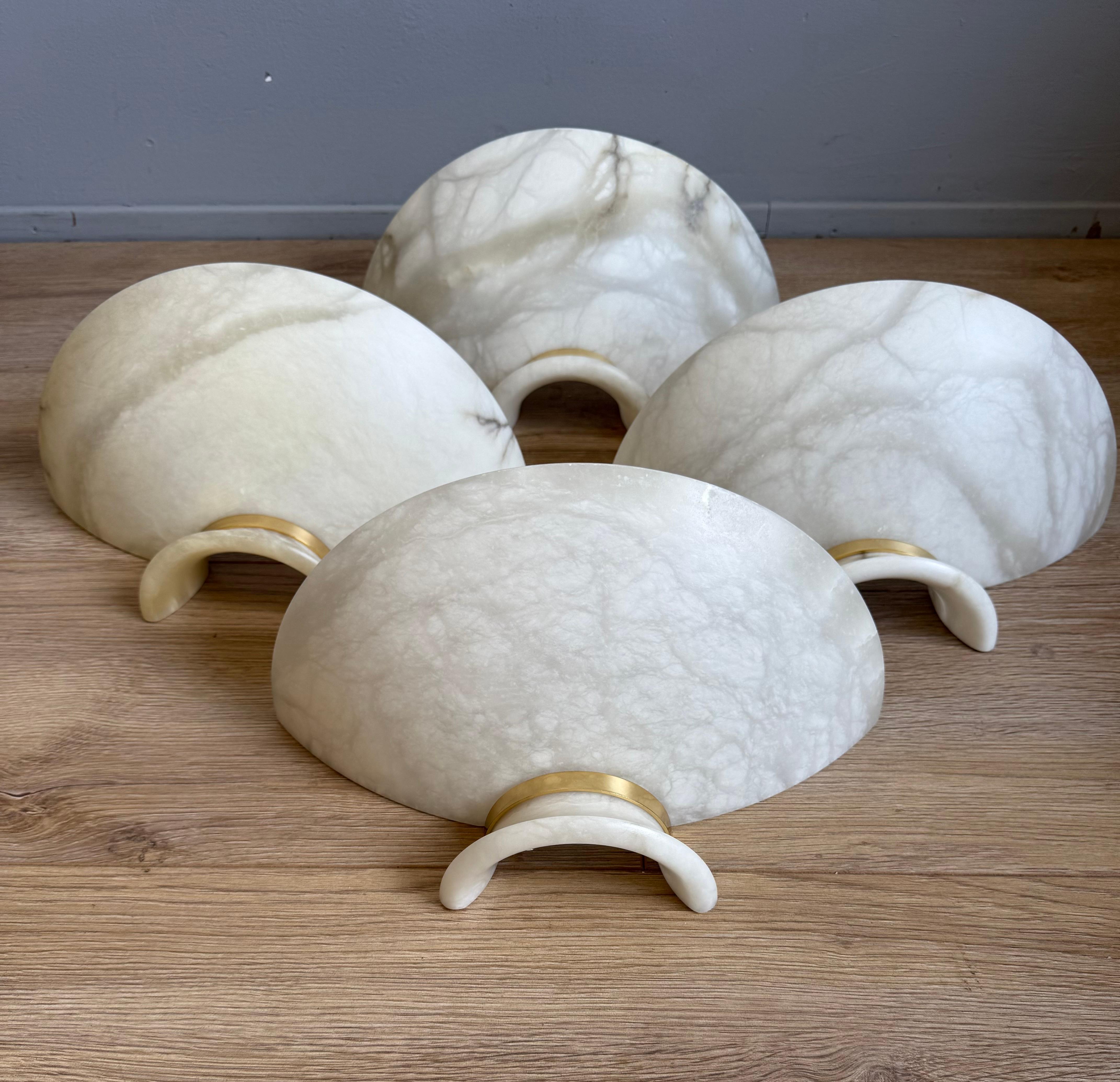 Mid-Century moderno Set di quattro lampade da parete in ottone e alabastro della modernità di metà secolo, Italia, anni '70 in vendita