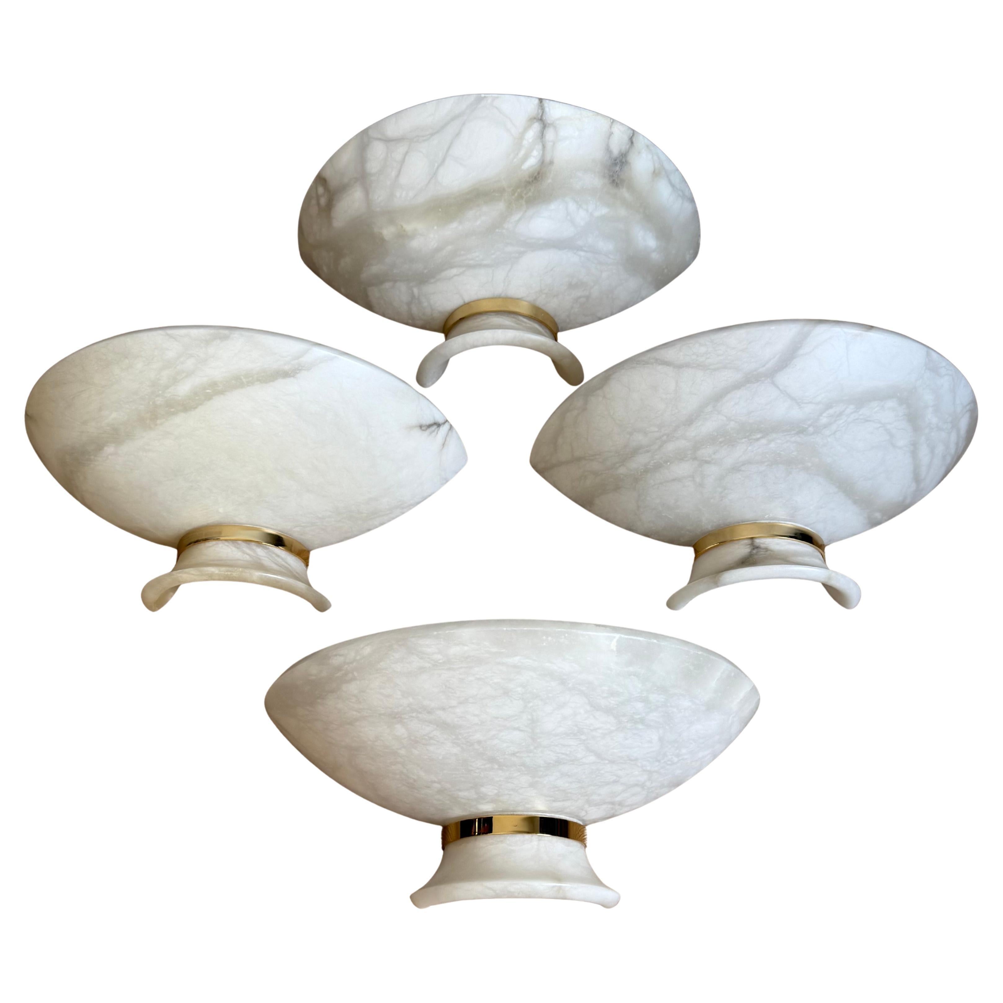 Set di quattro lampade da parete in ottone e alabastro della modernità di metà secolo, Italia, anni '70 in vendita