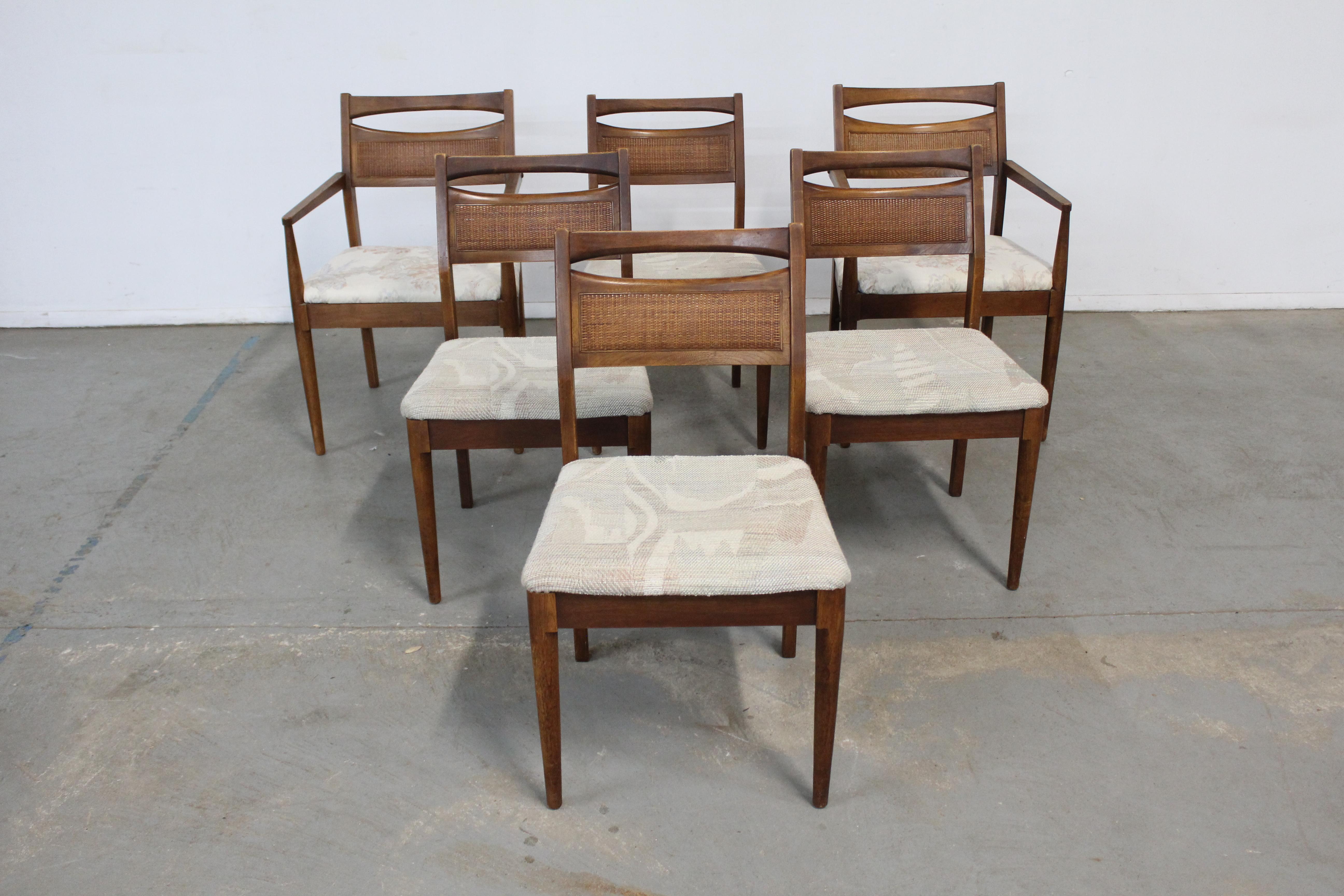 Set of Four Mid-Century Modern American of Martinsville Walnut Dining Chairs 10