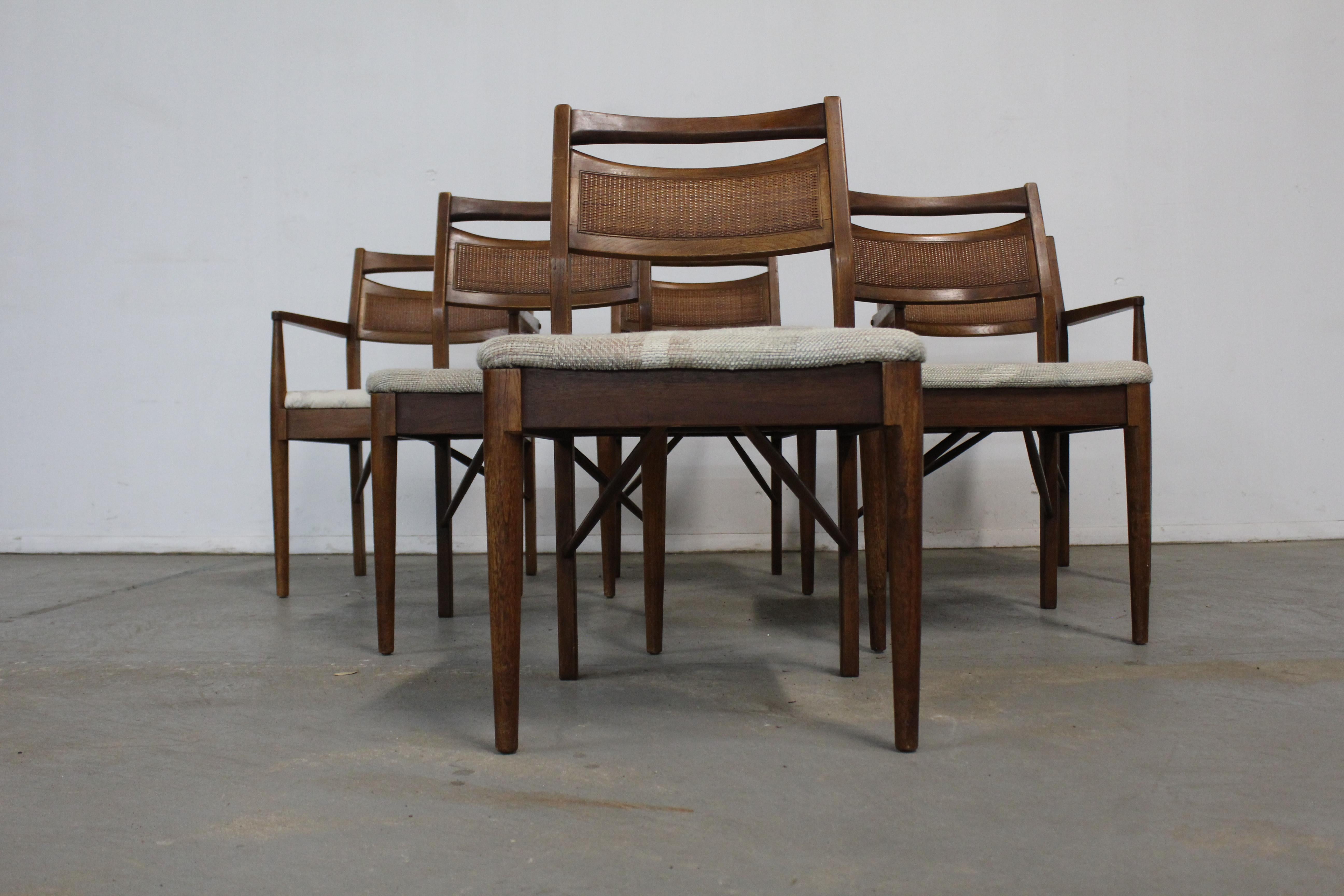 Set of Four Mid-Century Modern American of Martinsville Walnut Dining Chairs 11