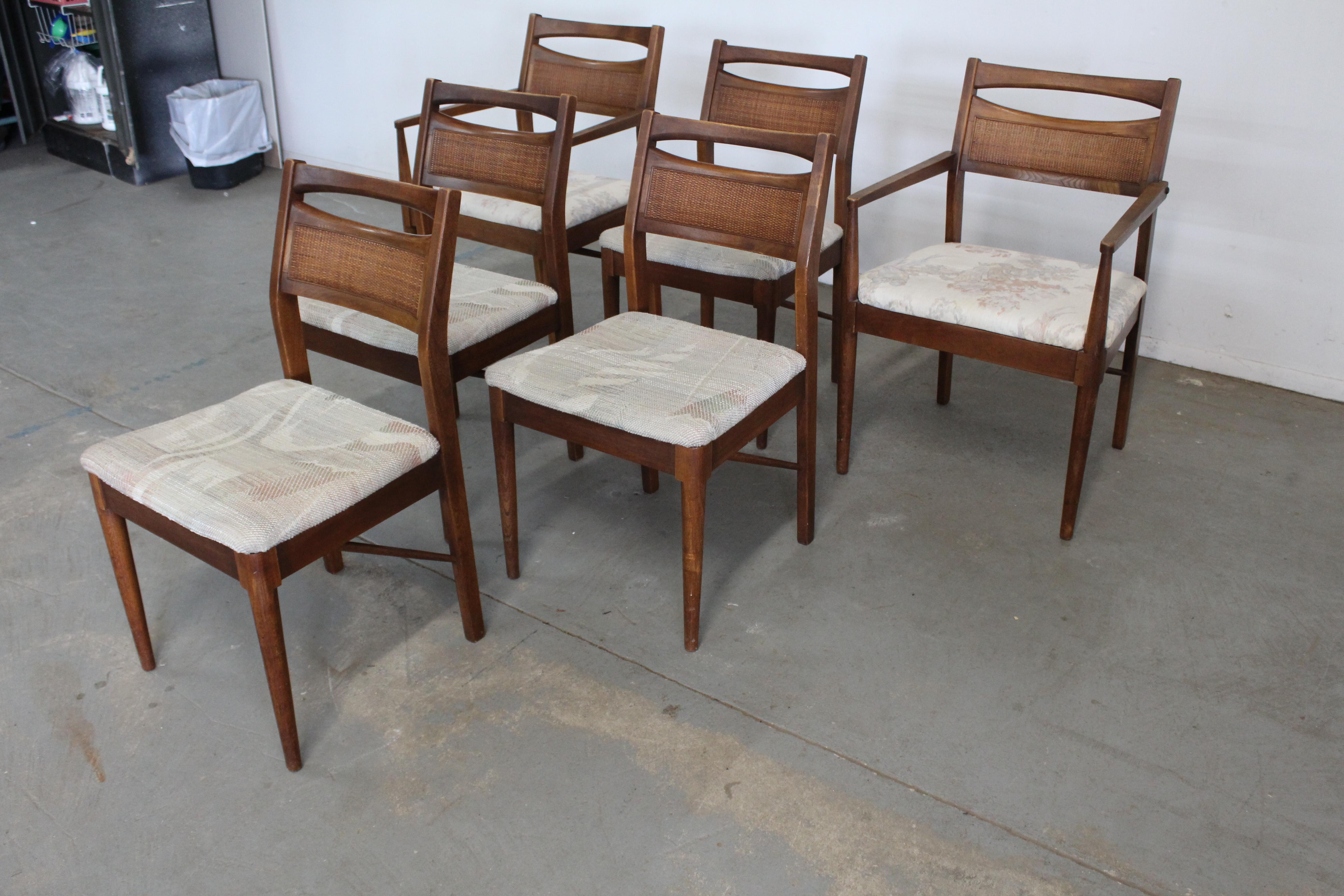 Set of Four Mid-Century Modern American of Martinsville Walnut Dining Chairs 1