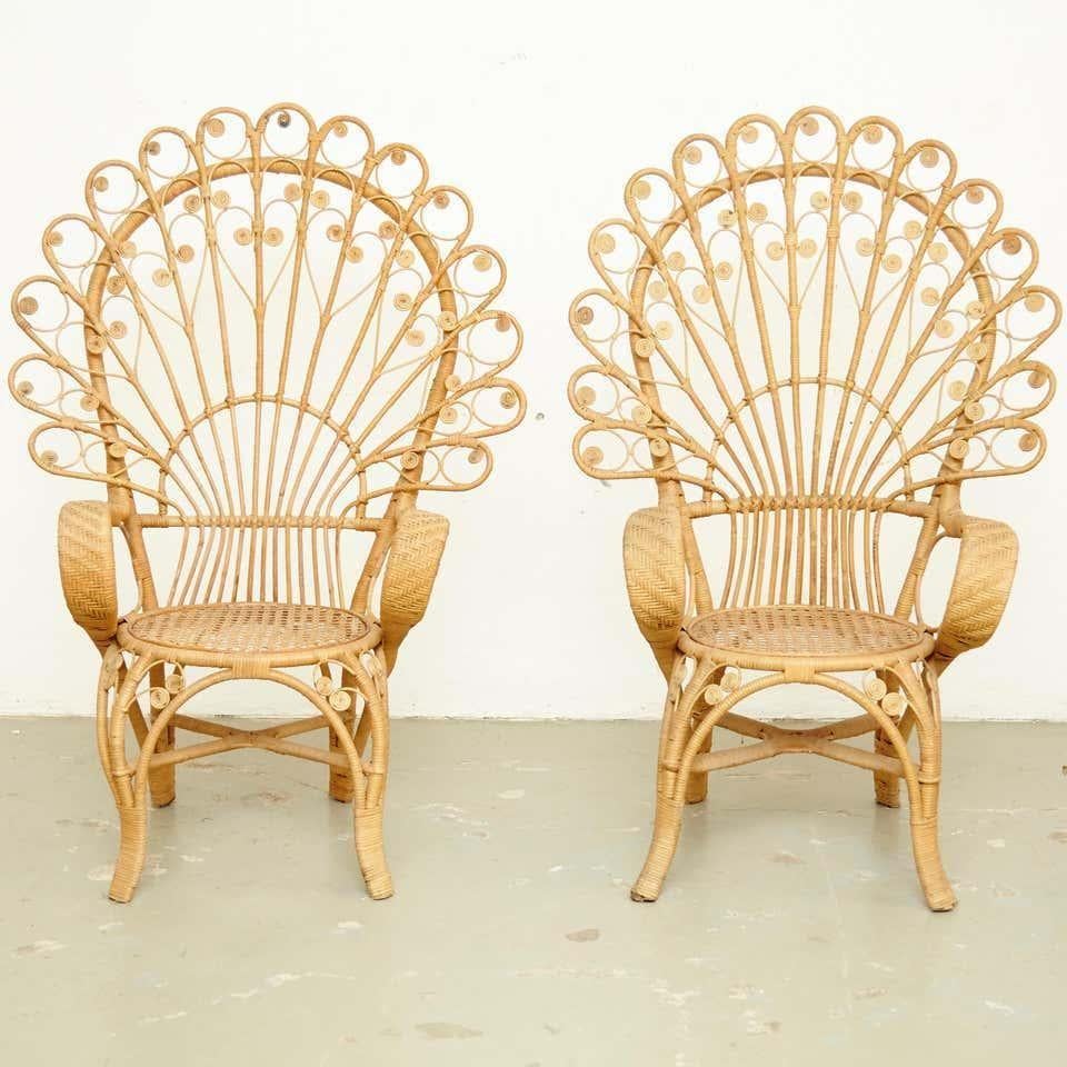 Ensemble de quatre chaises en bambou et rotin de style moderne du milieu du siècle, circa 1960
Fabrication traditionnelle en Espagne.

Par un designer inconnu.

En état d'origine avec une usure mineure conforme à l'âge et à l'utilisation,