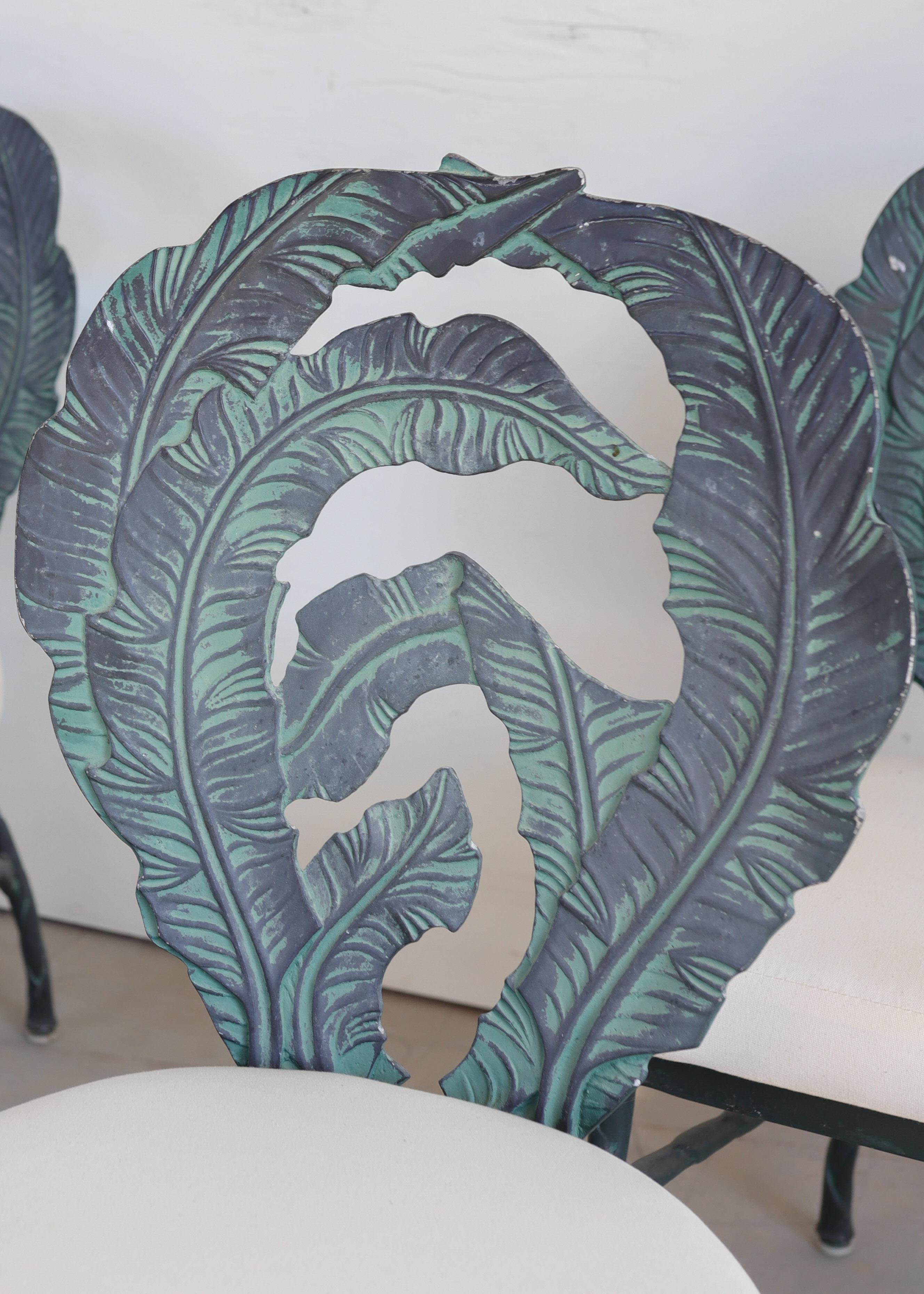 20ième siècle Ensemble de quatre chaises en feuilles de bananier de style moderne du milieu du siècle dernier en vente