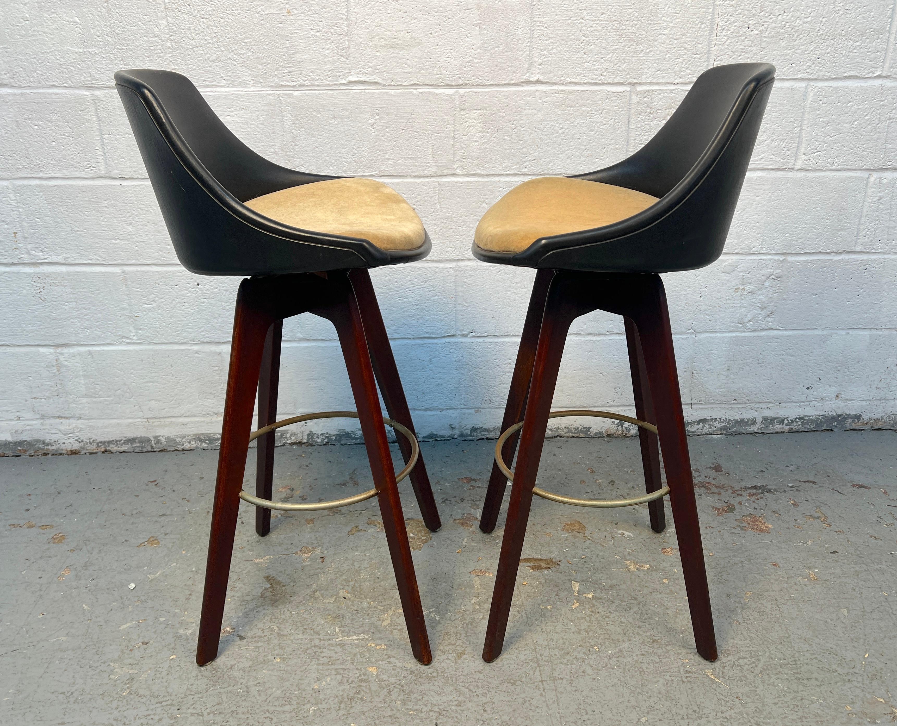 20th Century Set of Four Mid-Century Modern Barstools by IV Chair Corp. For Sale