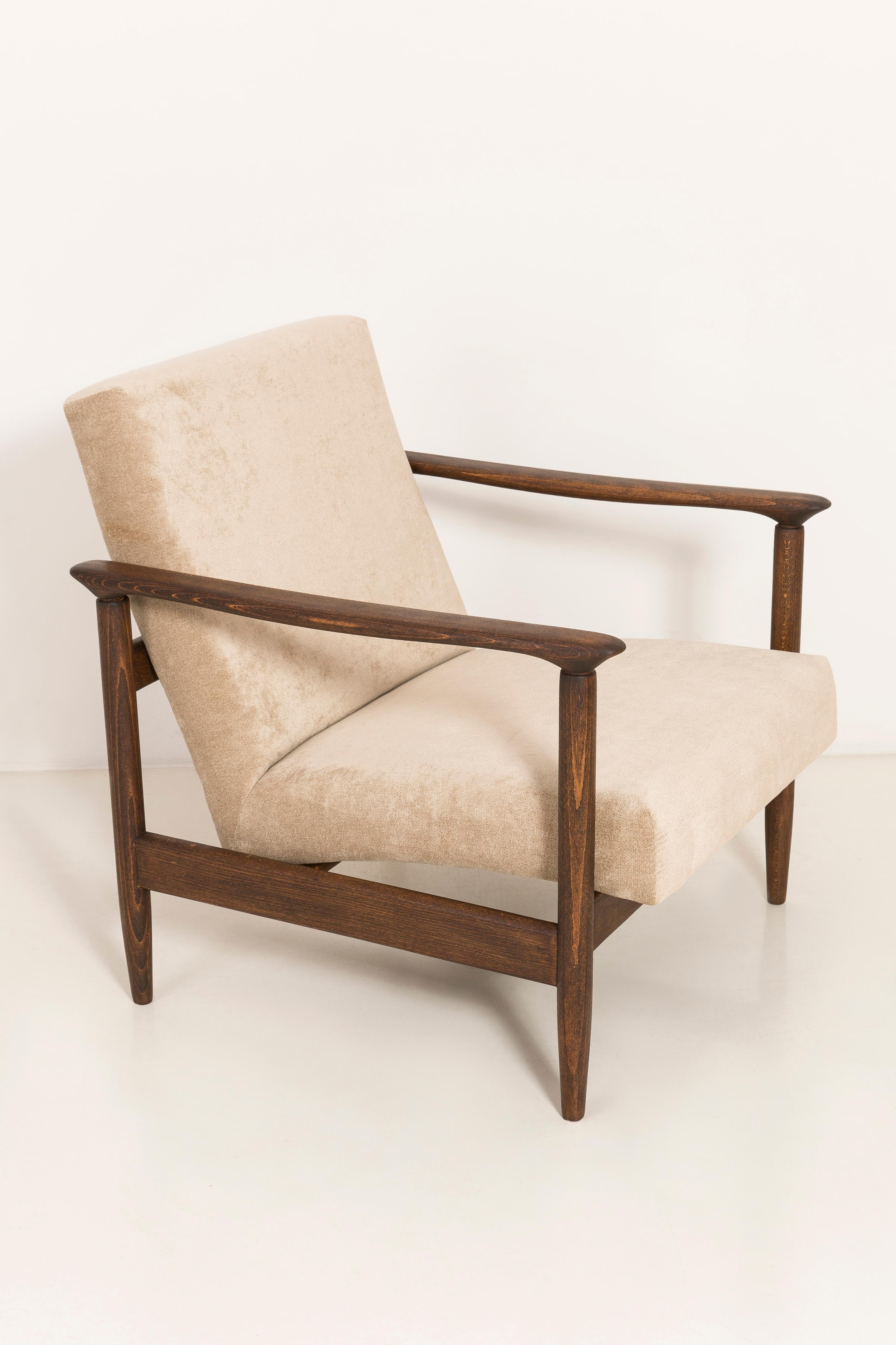 Hand-Crafted Set of Four Mid-Century Modern Beige Armchairs, Edmund Homa, 1960s, Poland For Sale