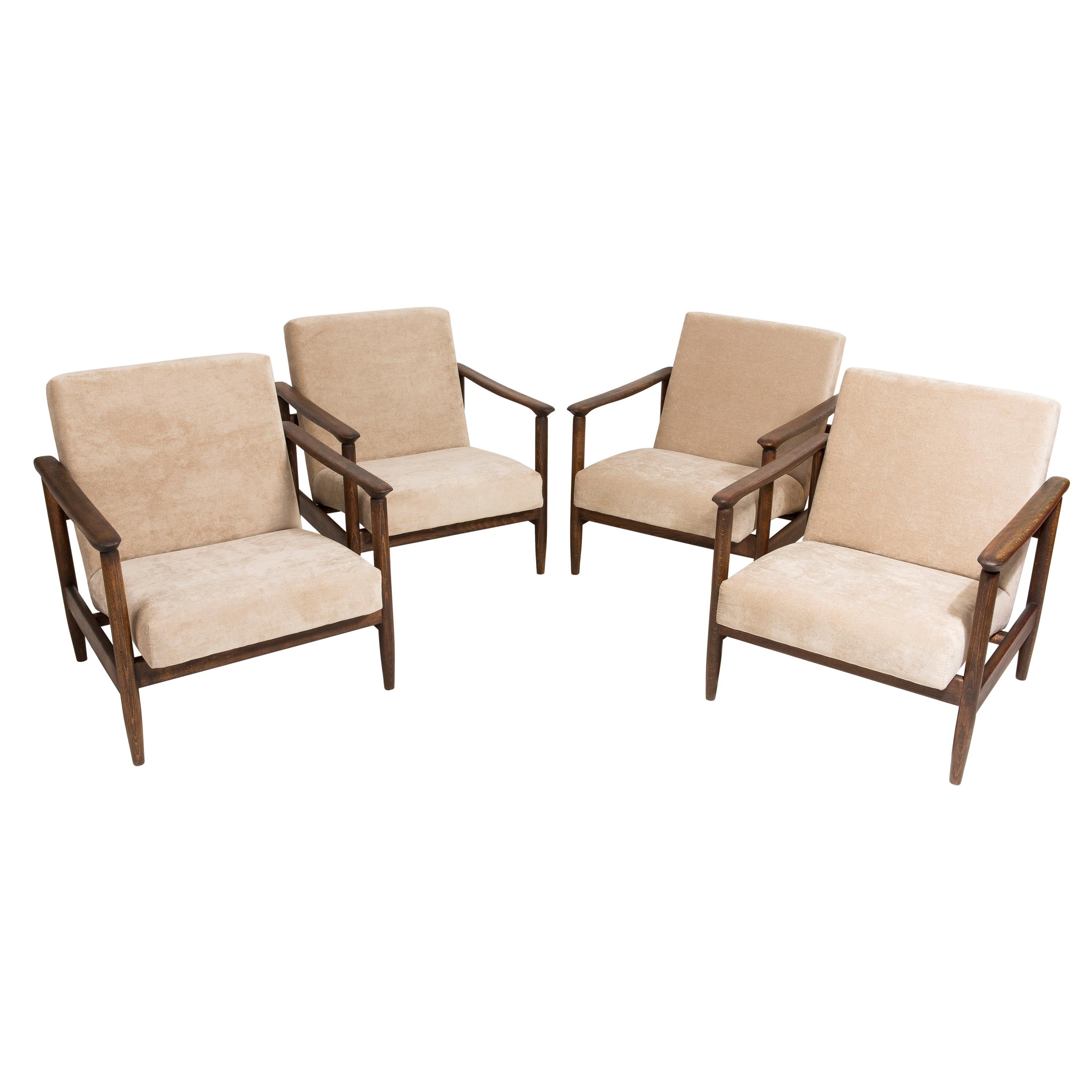 Ensemble de quatre fauteuils beige de style moderne du milieu du siècle:: Edmund Homa:: années 1960:: Pologne