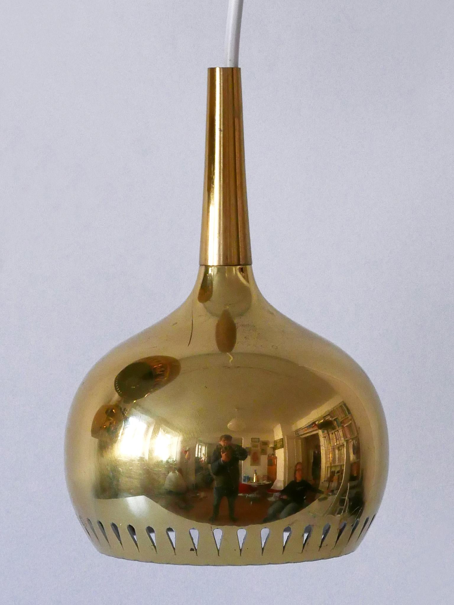 Set di quattro lampade a sospensione in ottone della metà del secolo scorso Svezia 1960 in vendita 8