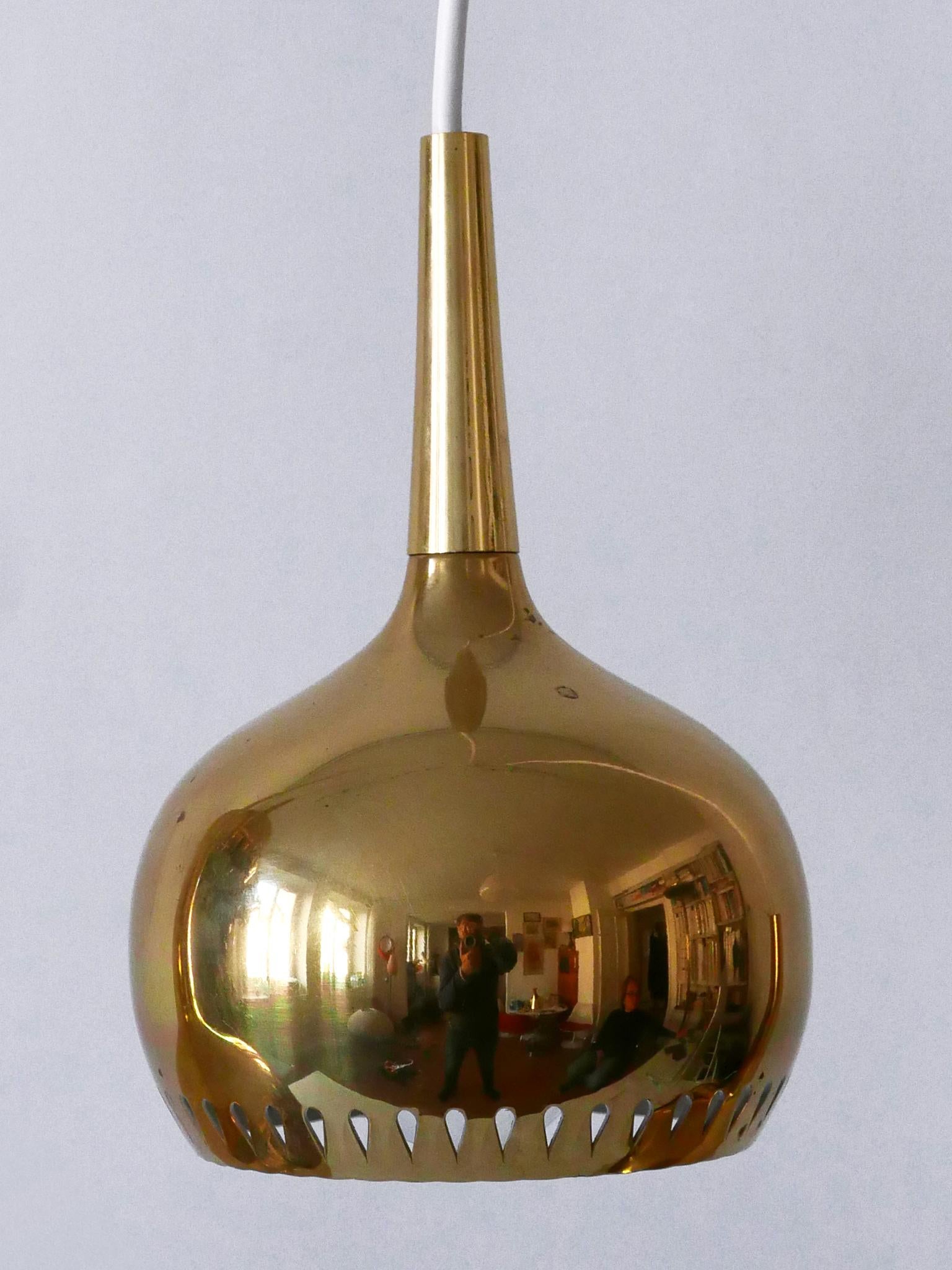 Set di quattro lampade a sospensione in ottone della metà del secolo scorso Svezia 1960 in vendita 9