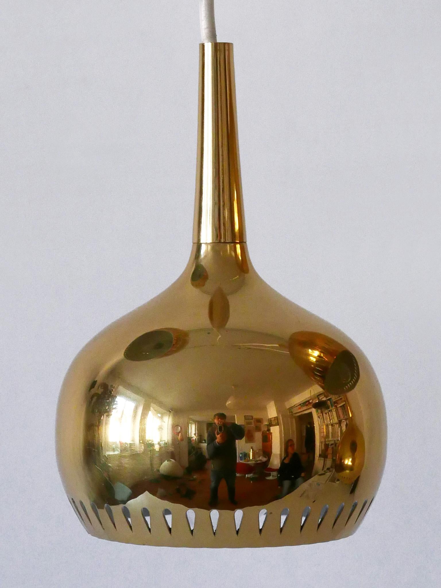 Set di quattro lampade a sospensione in ottone della metà del secolo scorso Svezia 1960 in vendita 10