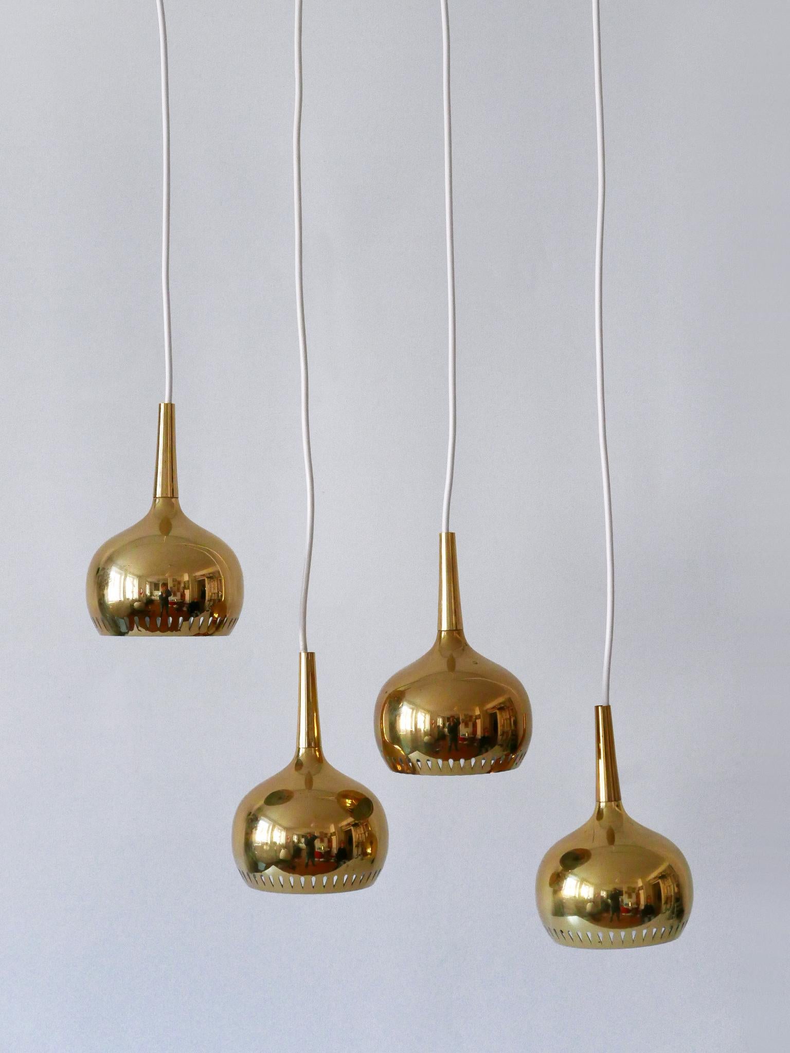 Set di quattro lampade a sospensione in ottone della metà del secolo scorso Svezia 1960 In condizioni buone in vendita a Munich, DE