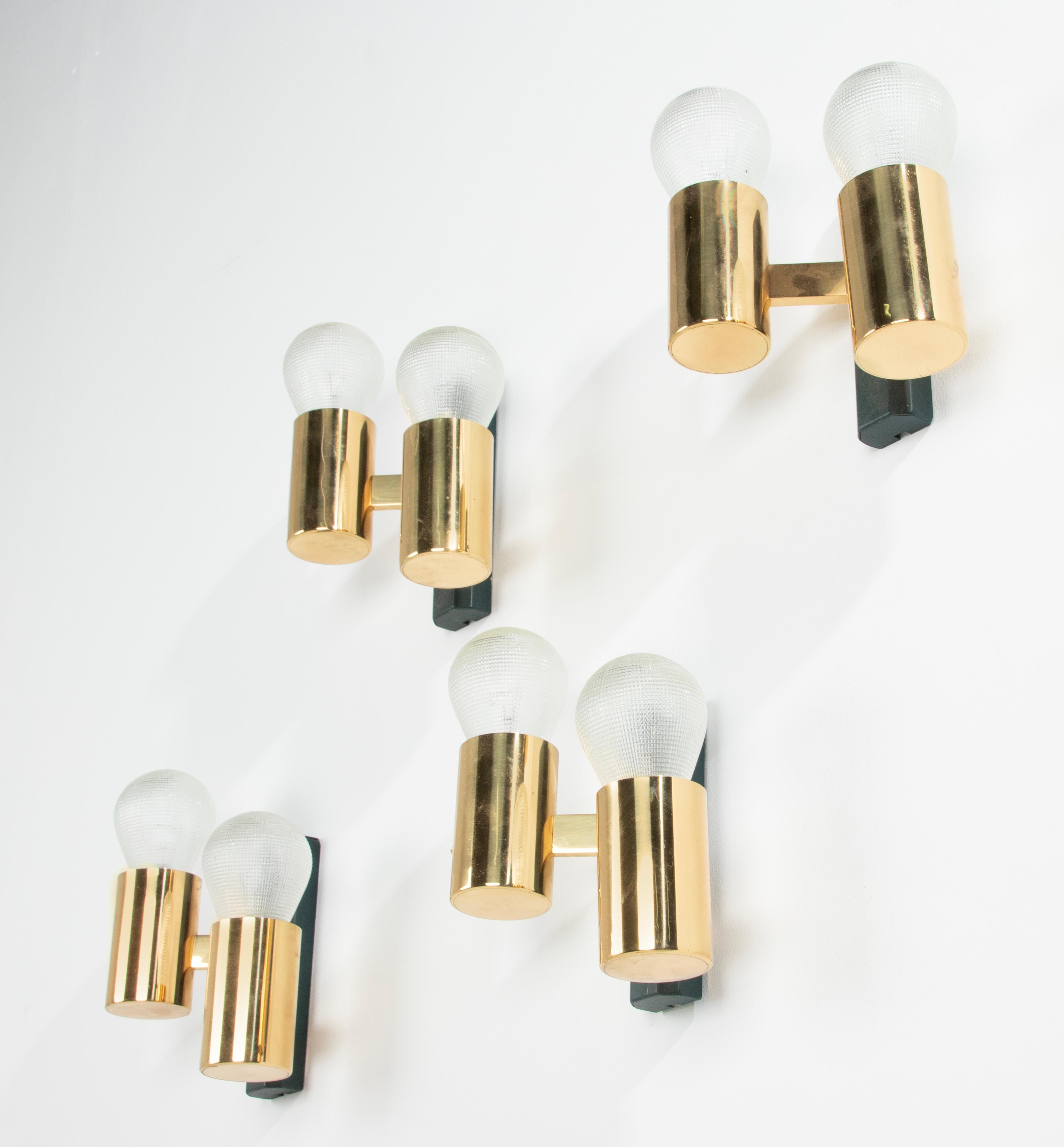 Set of four Mid-Century Modern Brass Wall Sconces For Sale 6